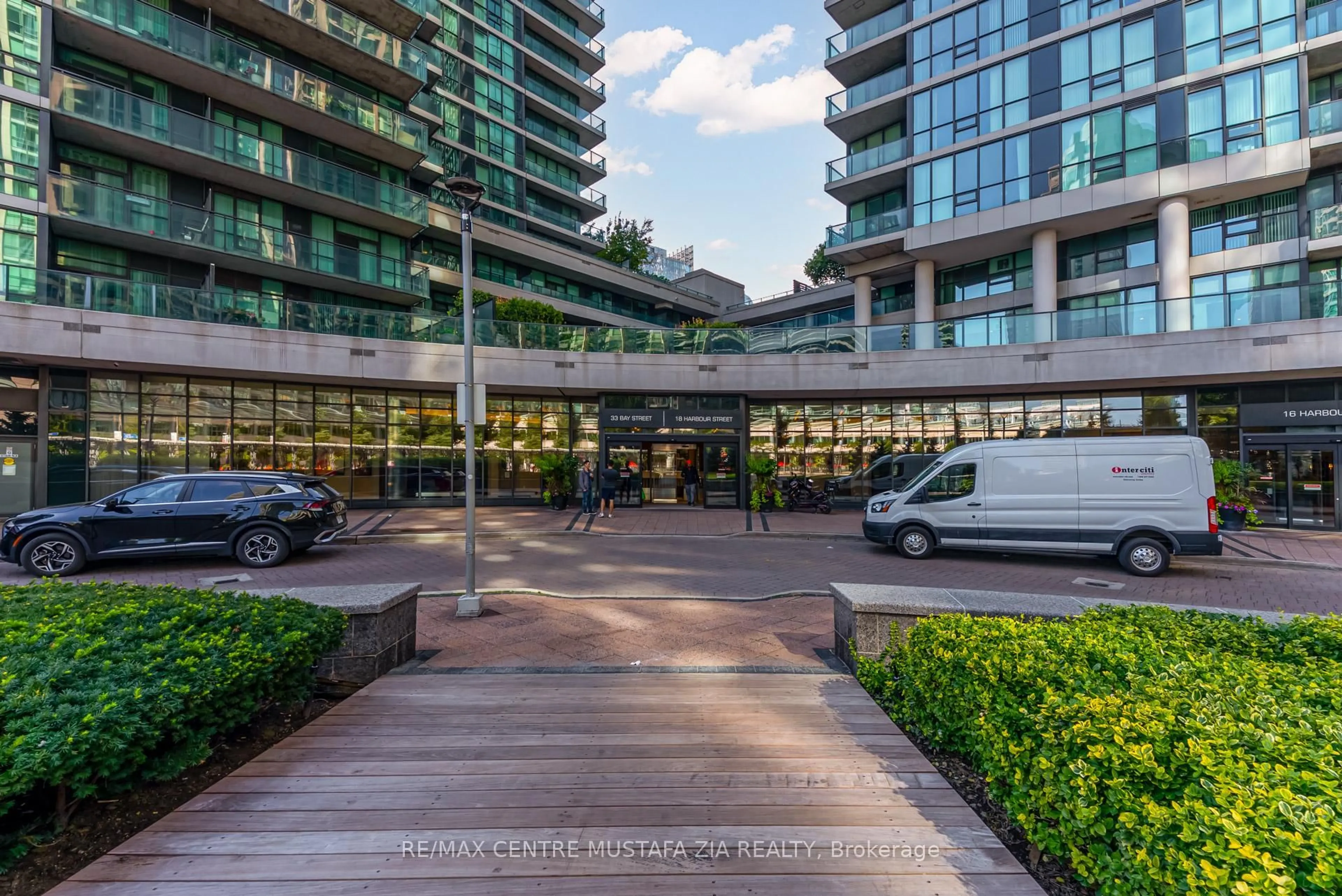 Indoor foyer for 33 Bay St #4110, Toronto Ontario M5J 2Z3