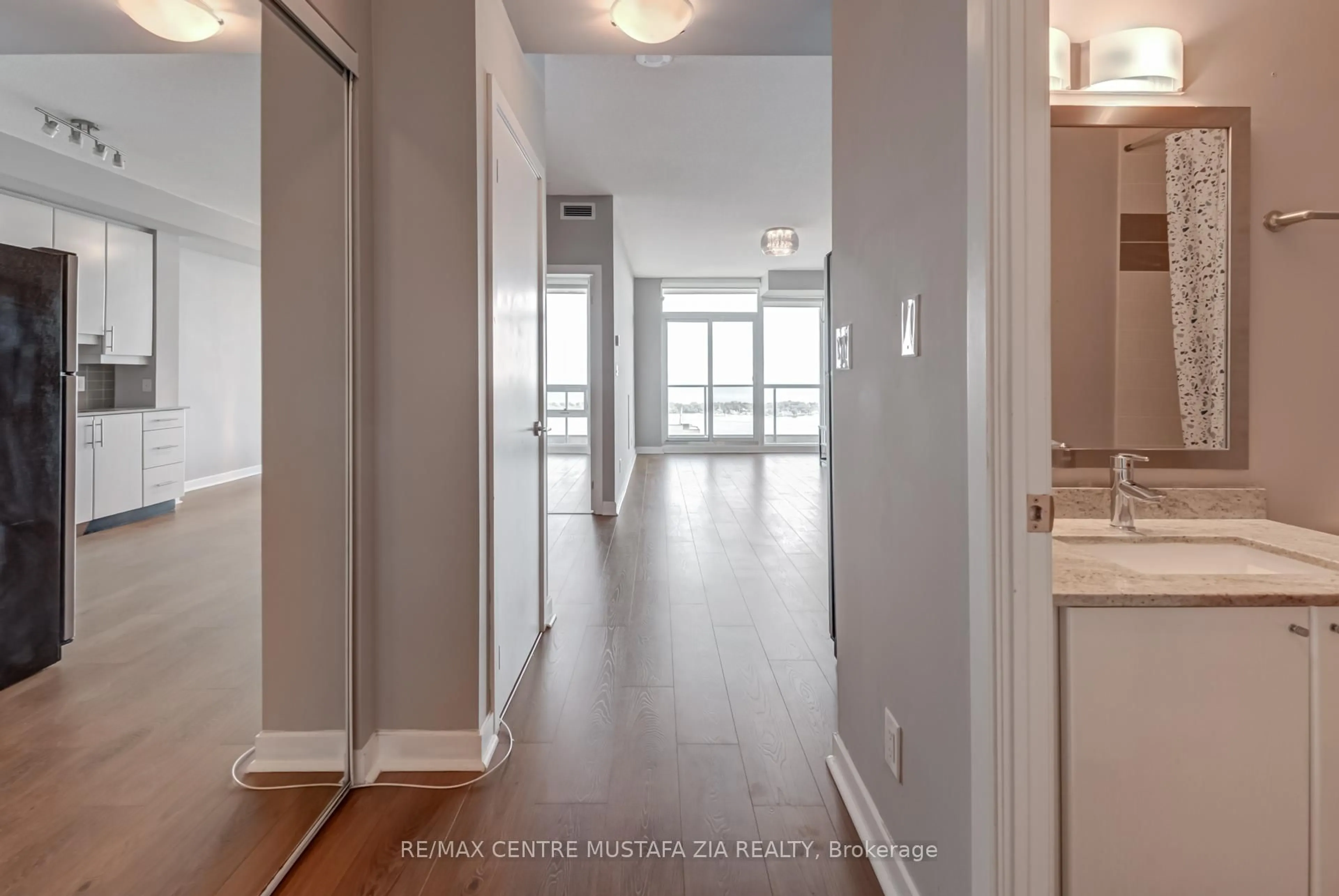 Indoor entryway for 33 Bay St #4110, Toronto Ontario M5J 2Z3