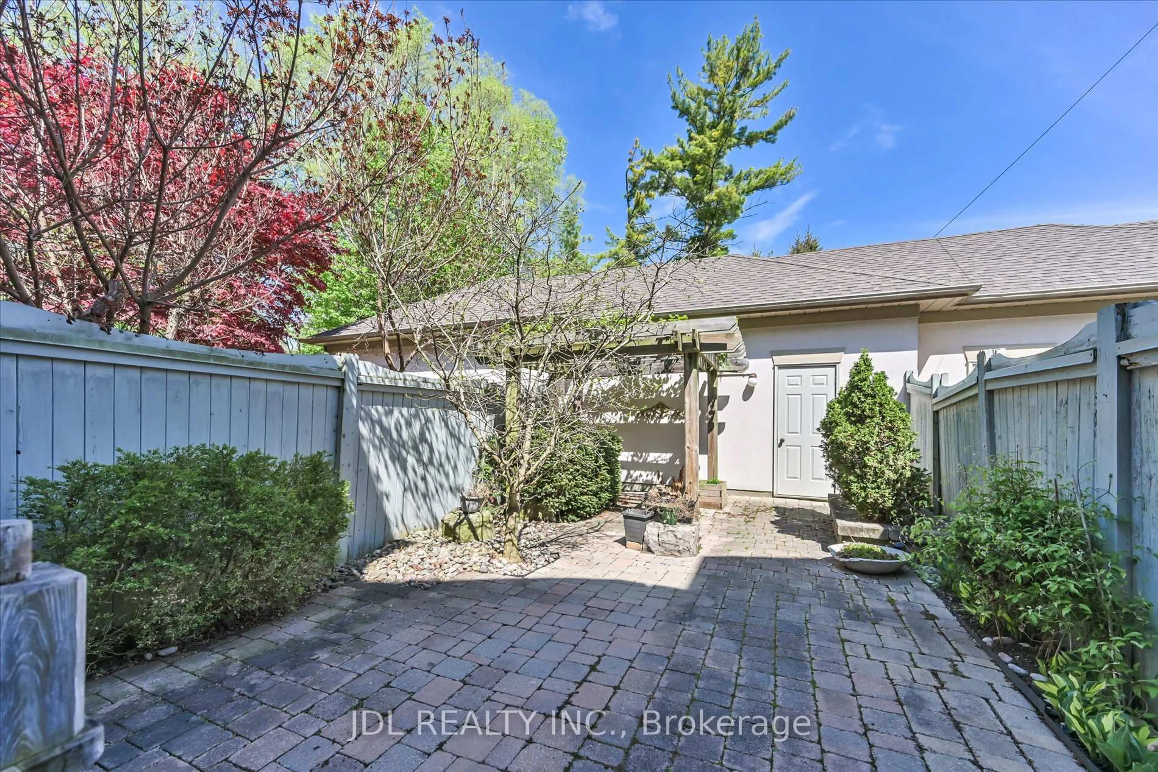 Patio, street for 3036 Bayview Ave #Unit I, Toronto Ontario M2N 5L2