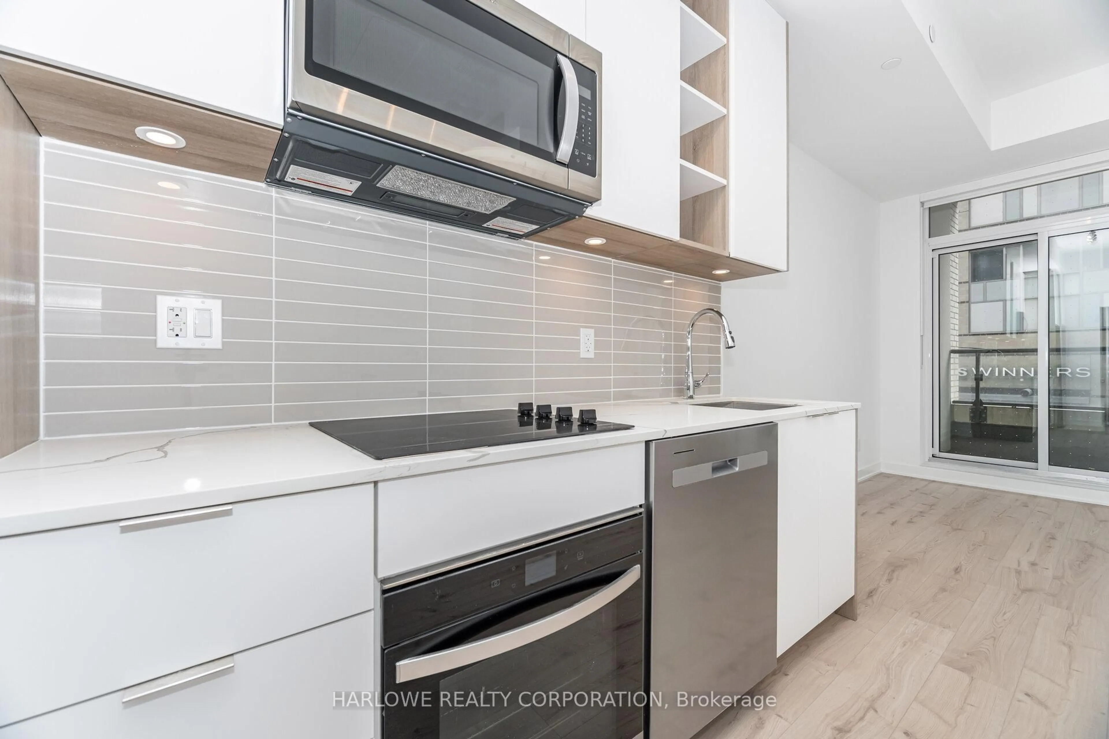 Standard kitchen, ceramic/tile floor for 543 Richmond St #201, Toronto Ontario M5V 0W9