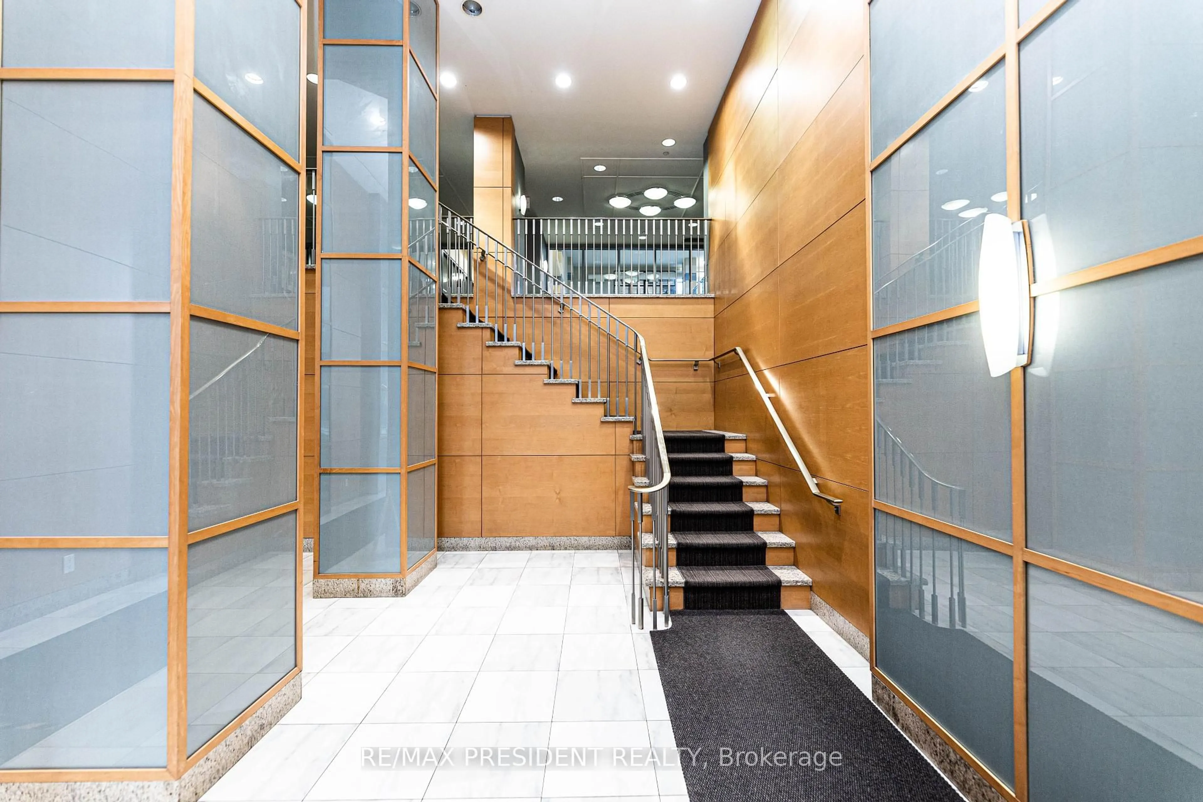 Indoor foyer for 4978 Yonge St #1911, Toronto Ontario M2N 7G8