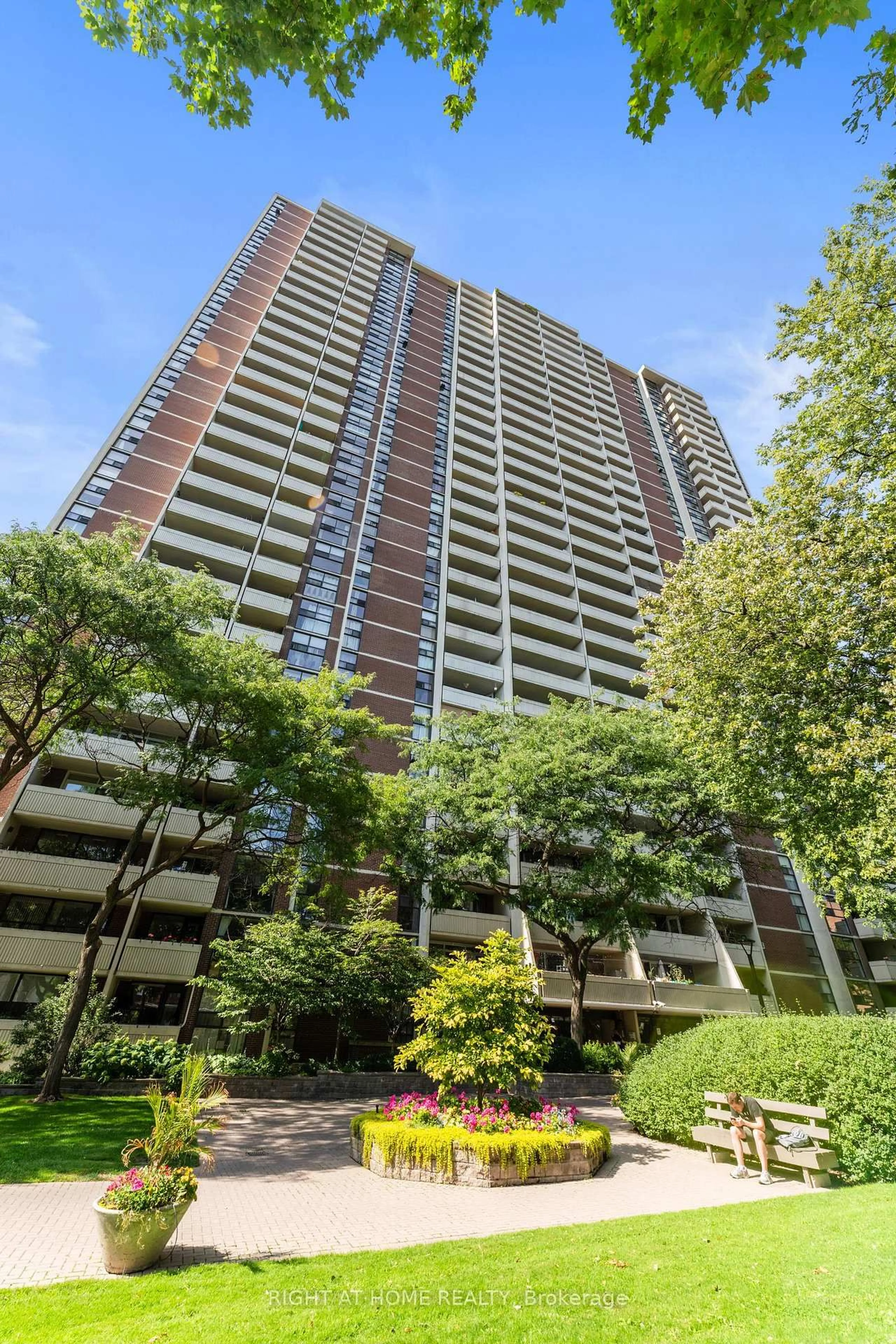 Unknown for 40 Homewood Ave #817, Toronto Ontario M4Y 2K2