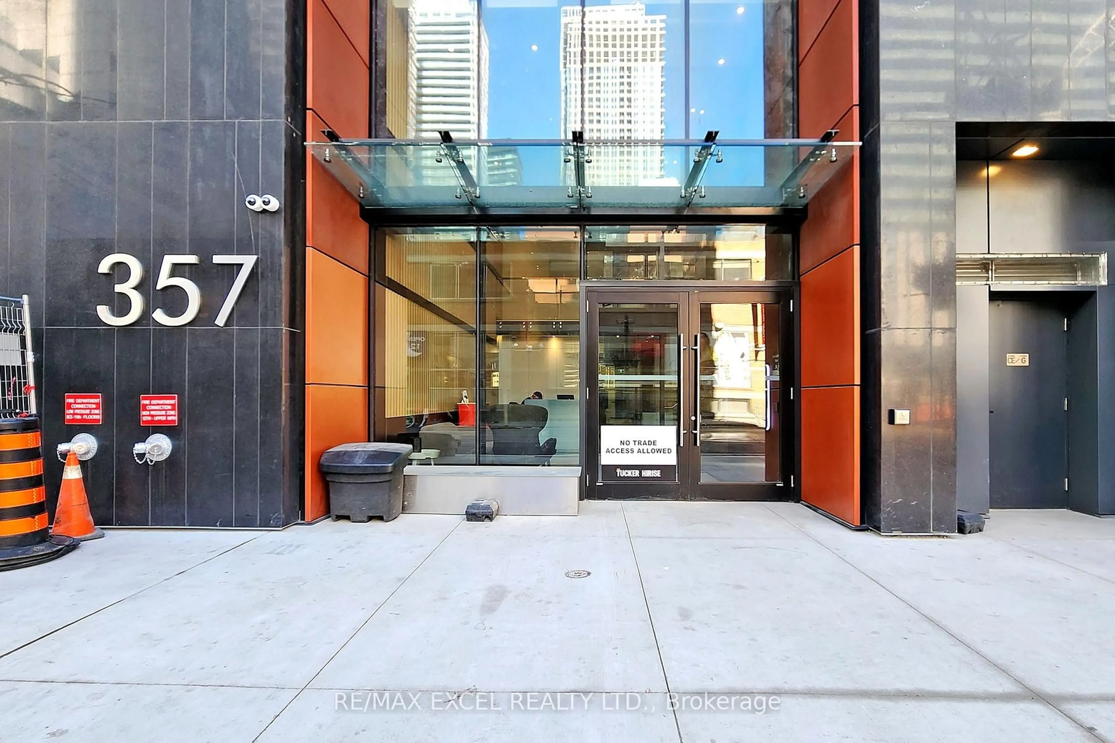 Indoor foyer for 357 King St #4103, Toronto Ontario M5V 0S7