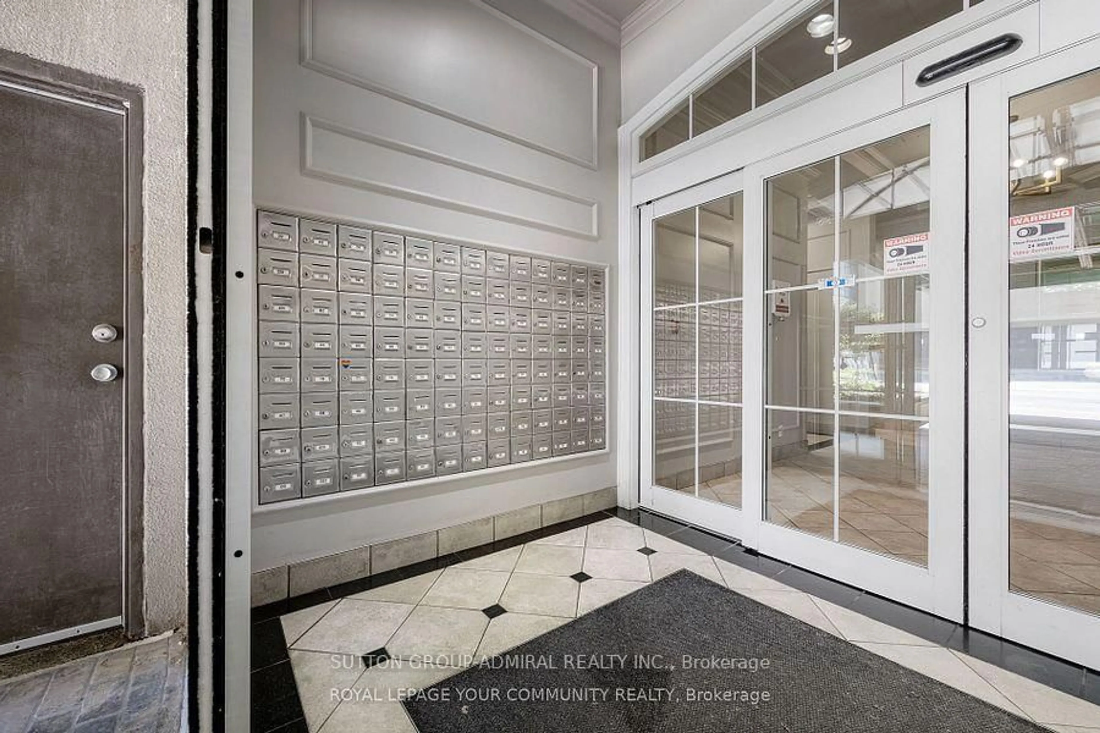 Indoor foyer for 80 St Patrick St #425, Toronto Ontario M5T 2X6