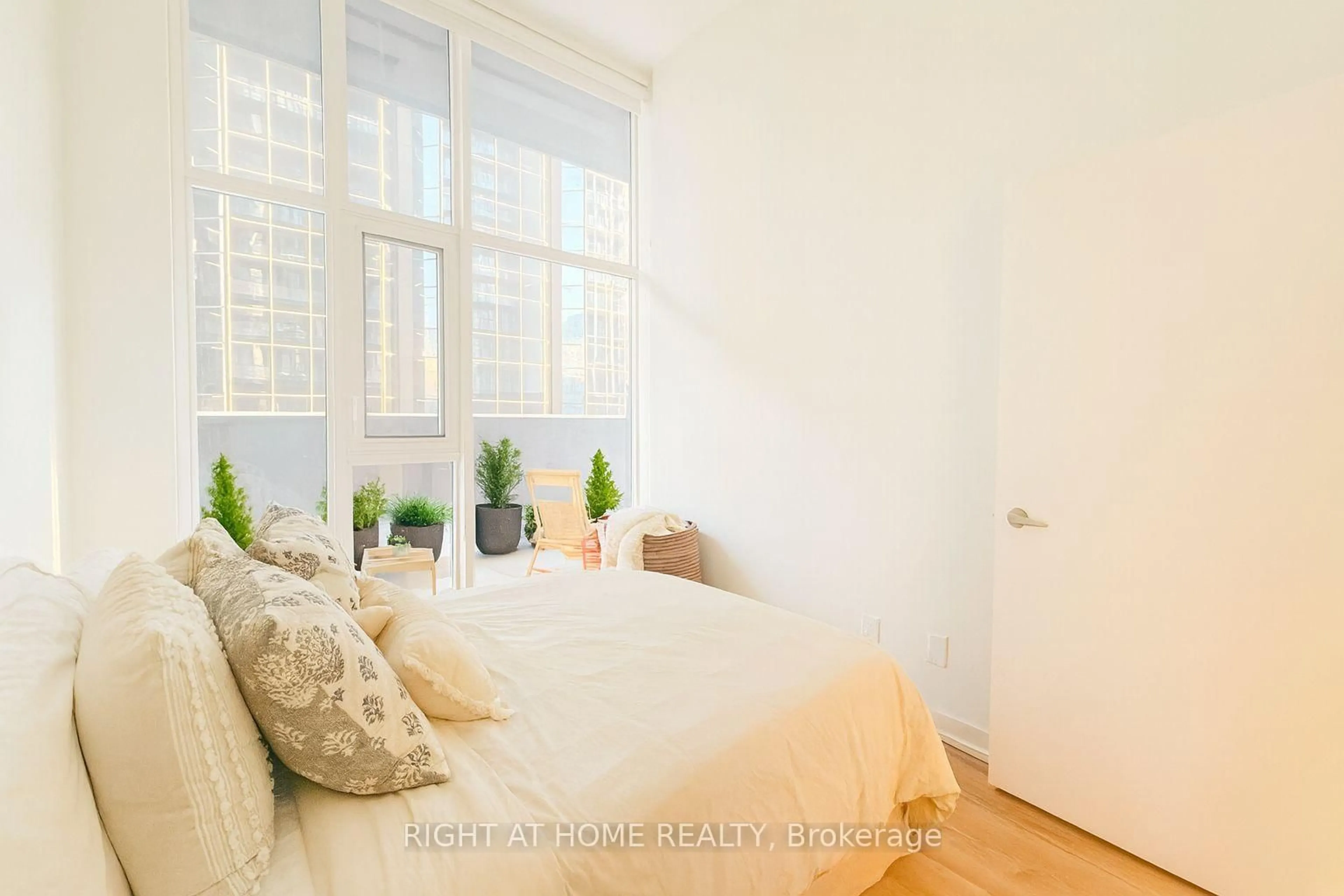 Bedroom with bed, unknown for 20 Edward St #408, Toronto Ontario M5G 1C9