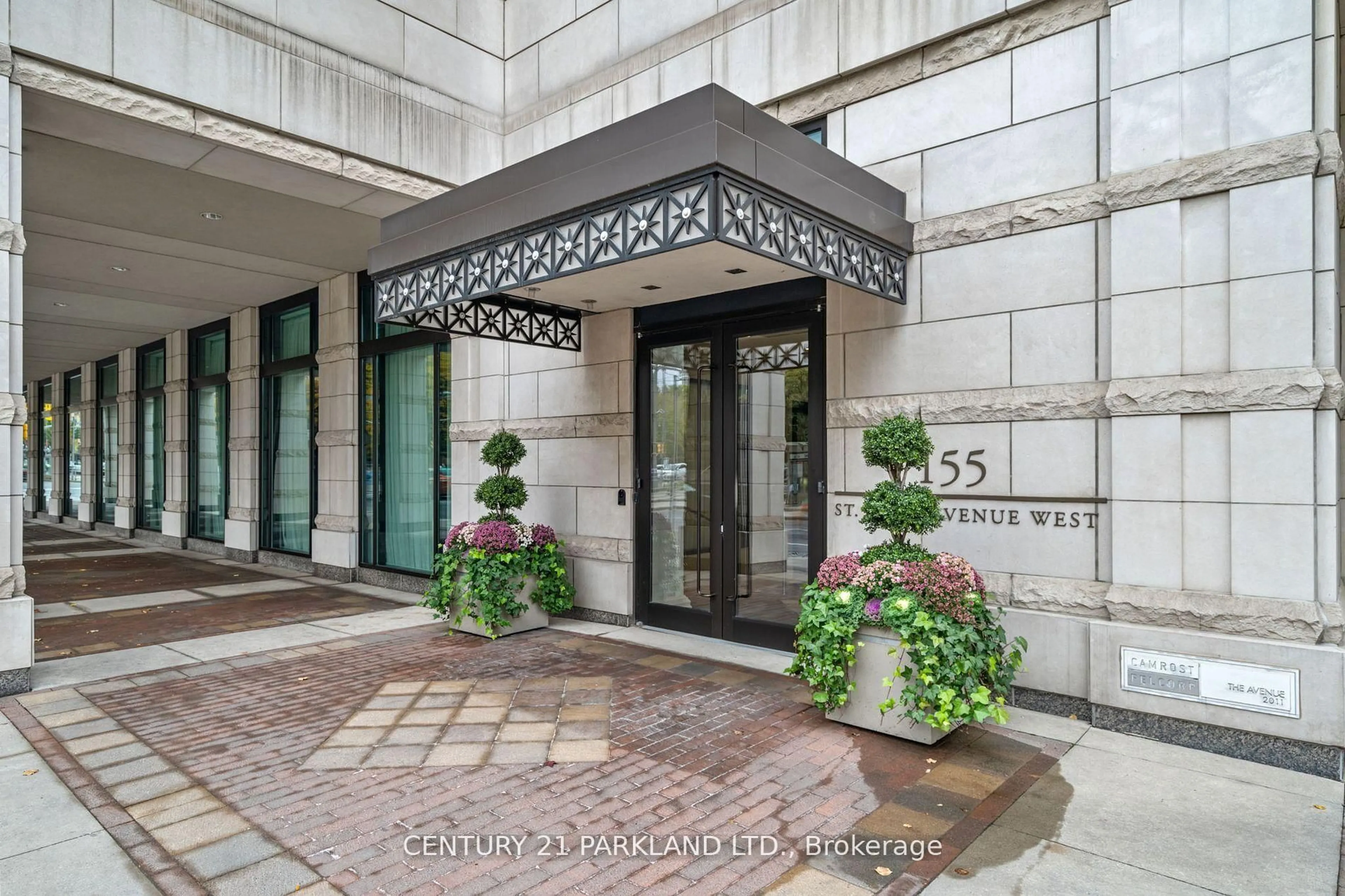 Indoor entryway for 155 St Clair Ave #409, Toronto Ontario M4V 0A1
