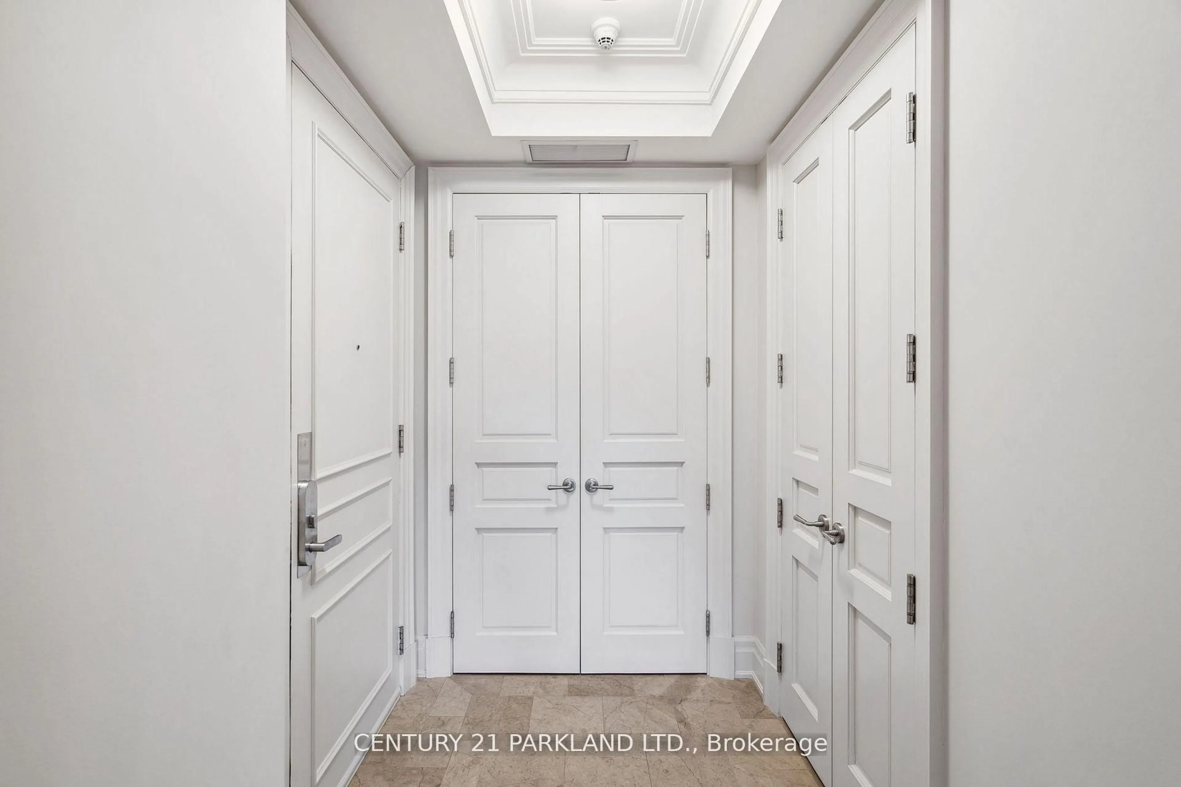 Indoor entryway for 155 St Clair Ave #409, Toronto Ontario M4V 0A1