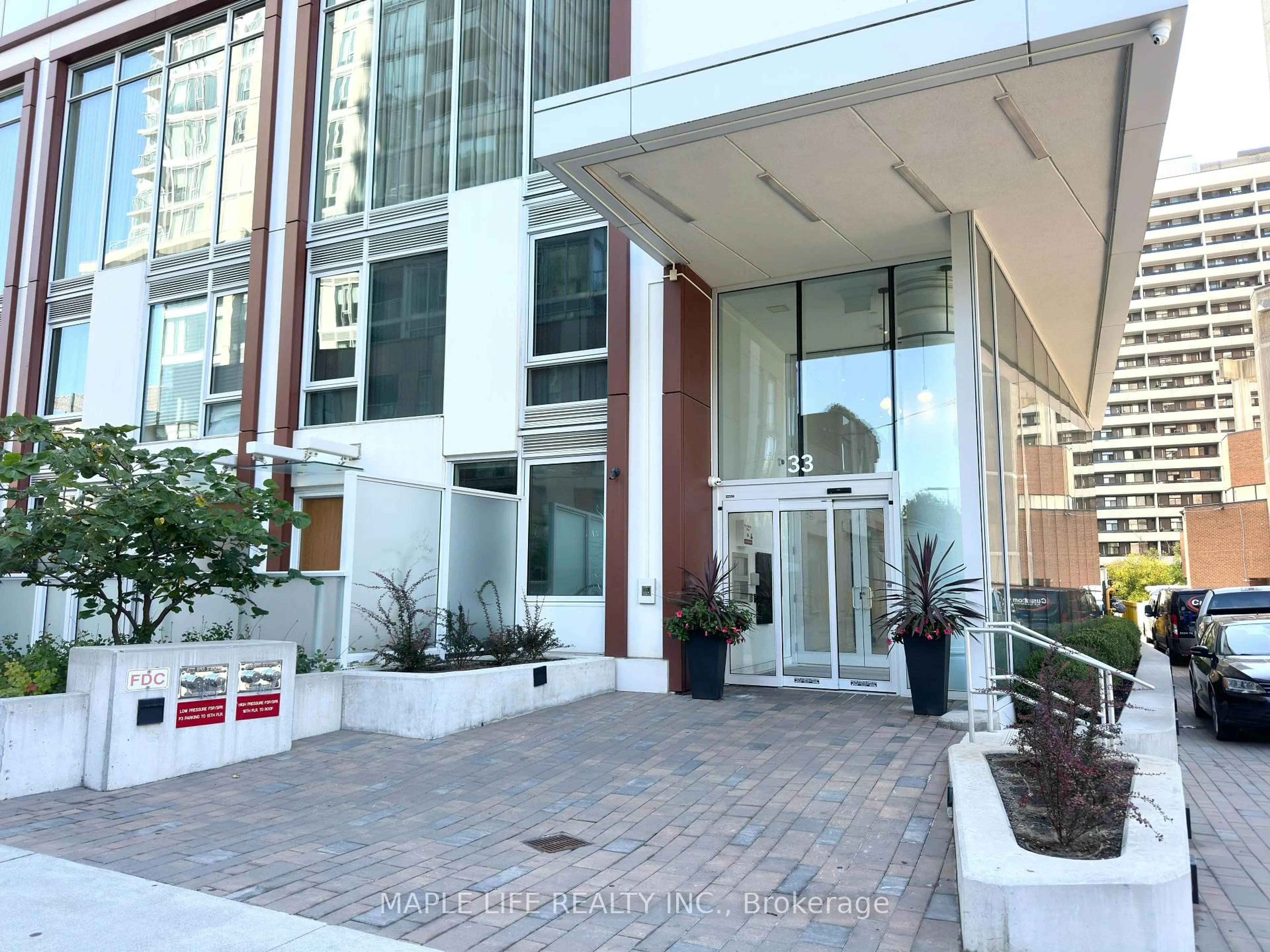 Indoor foyer for 33 Helendale Ave #1901, Toronto Ontario M4R 1C5