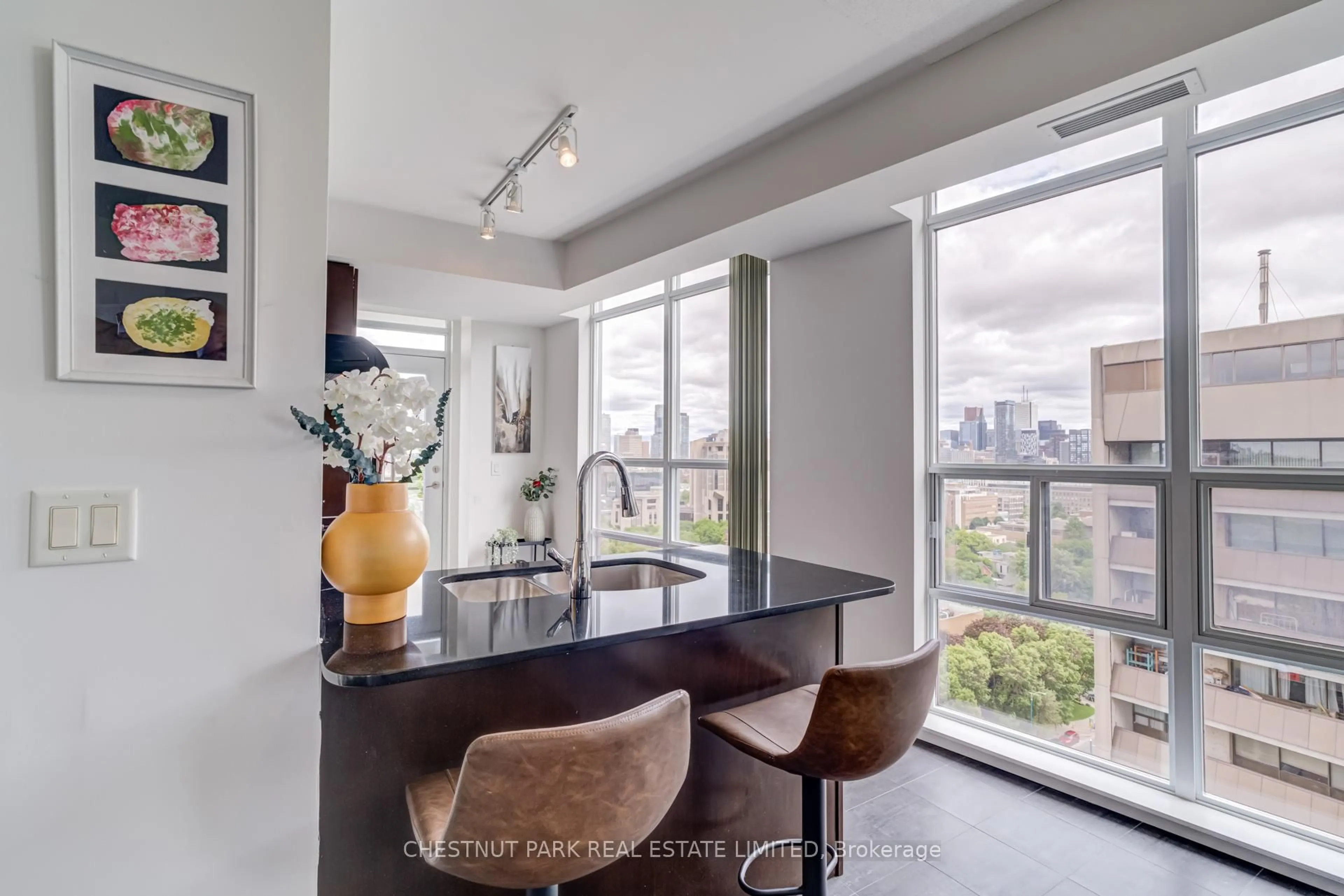 Dining room, unknown for 736 Spadina Ave #1711, Toronto Ontario M5S 2J6