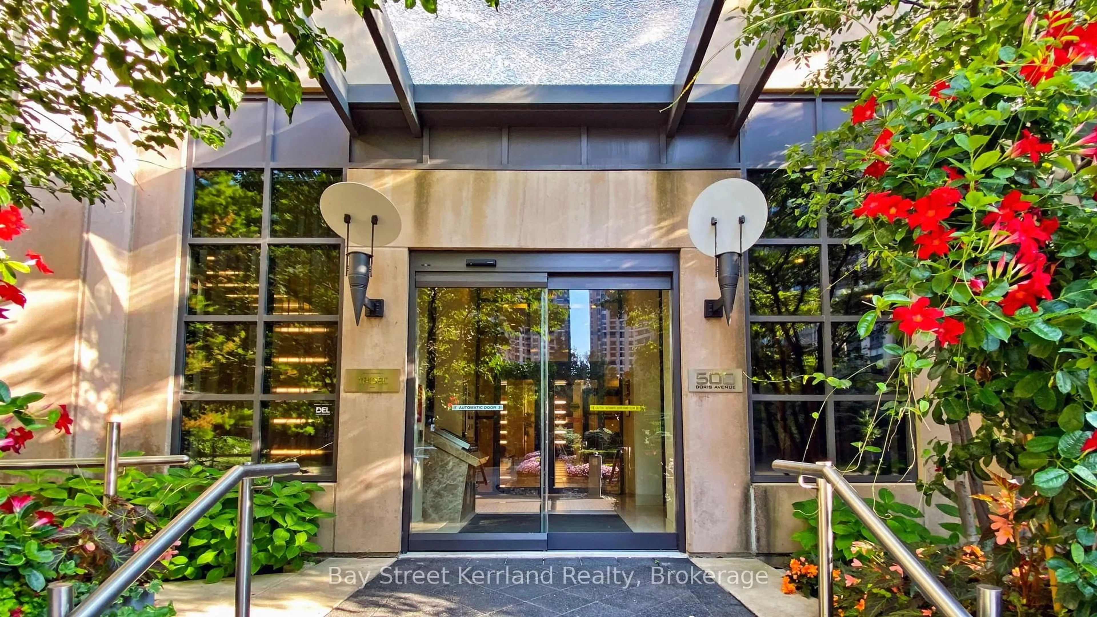 Indoor entryway for 500 Doris Ave #423, Toronto Ontario M2N 0C1