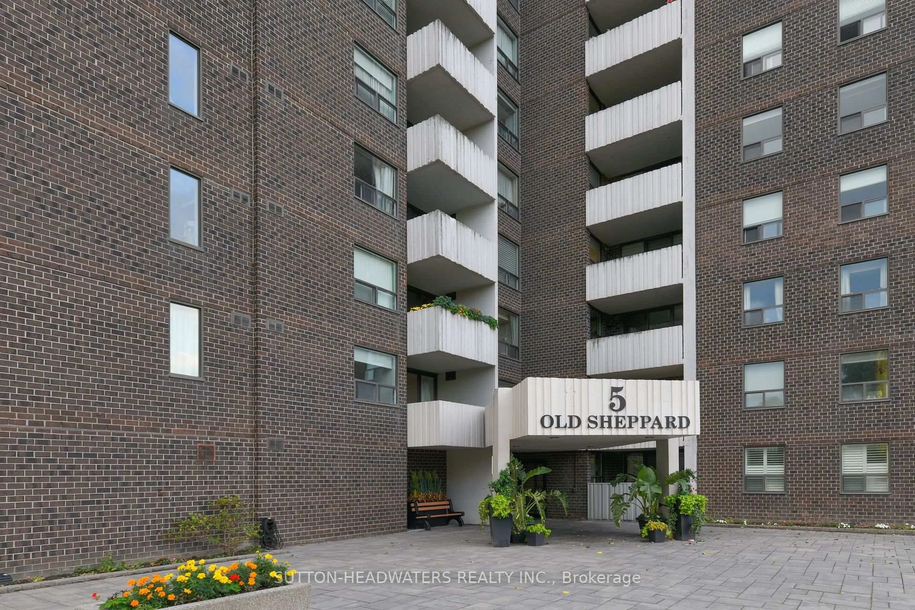 Indoor foyer for 5 Old Sheppard Ave #2306, Toronto Ontario M2J 4K3