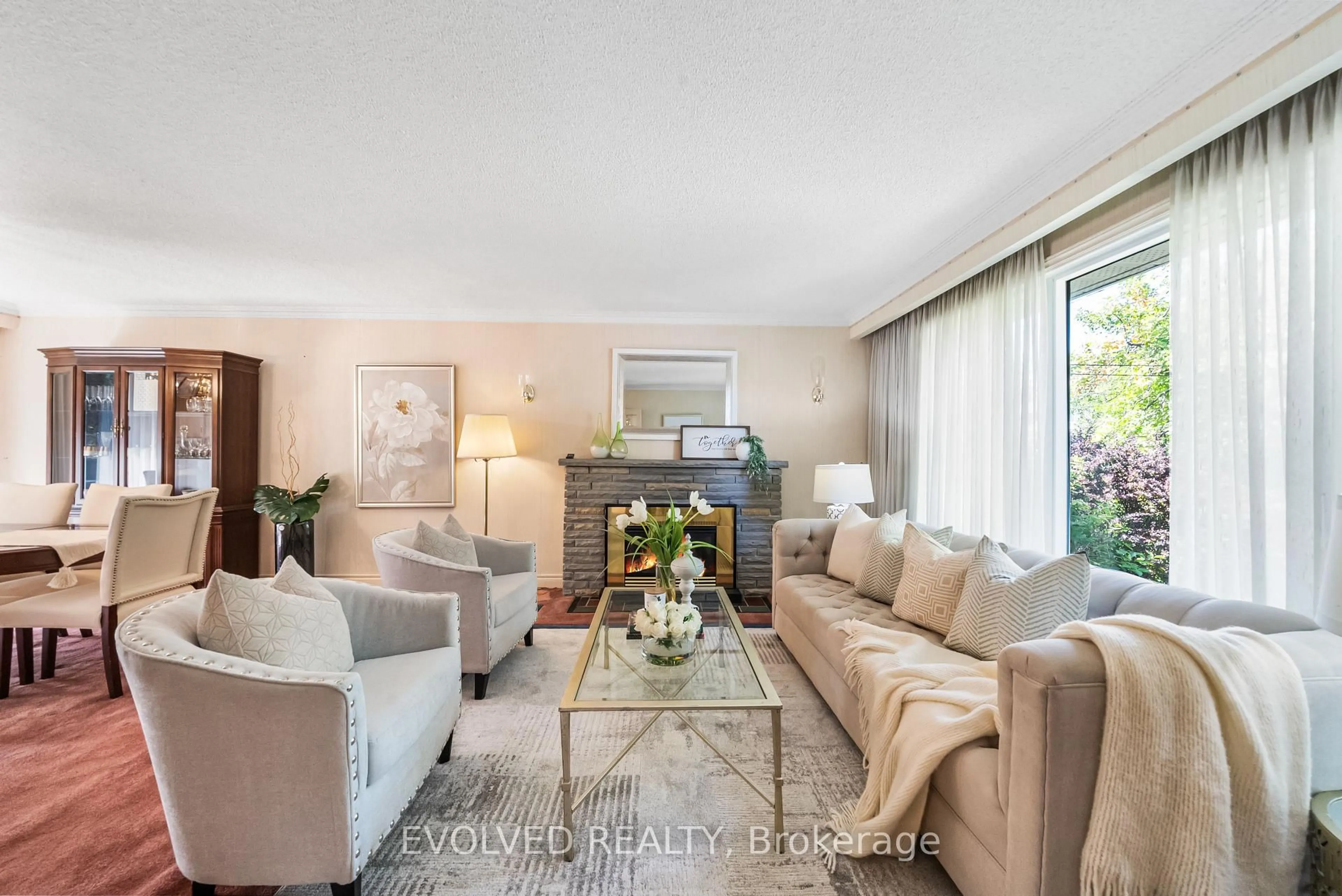 Living room with furniture, unknown for 197 Northwood Dr, Toronto Ontario M2M 2K5