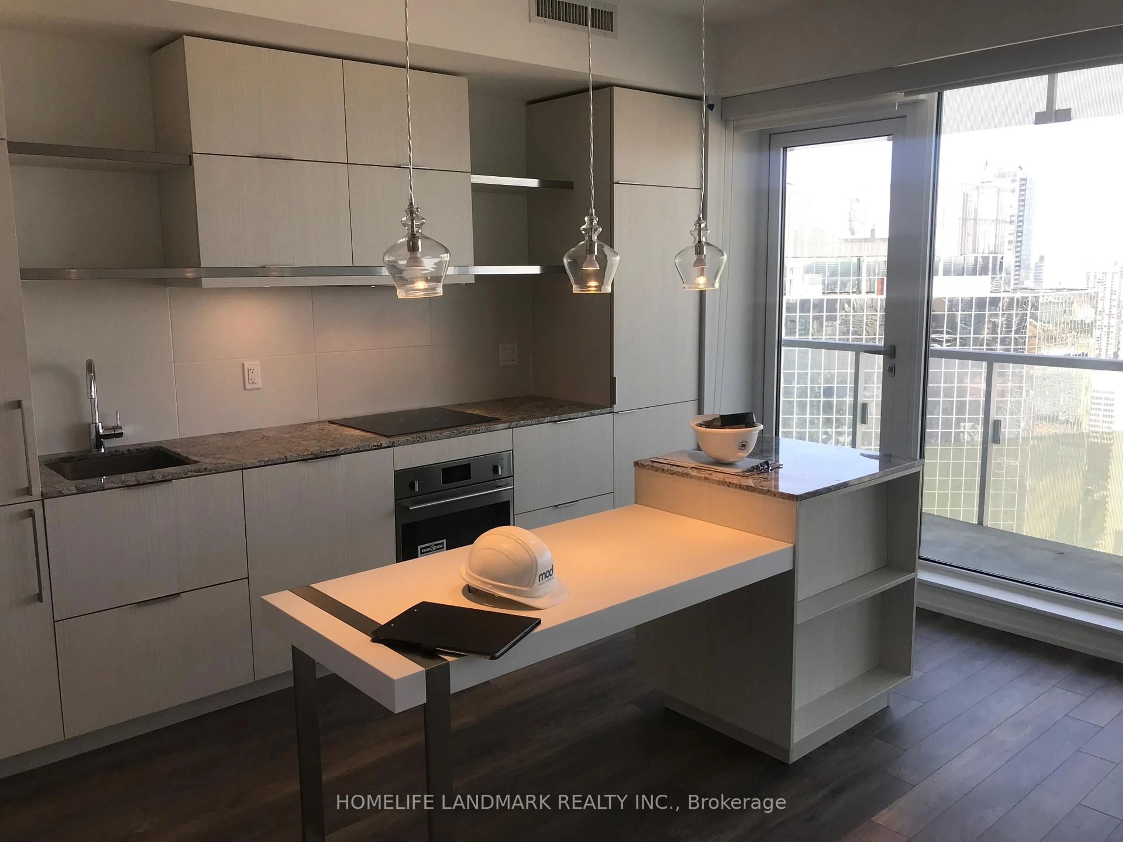 Unknown for 197 yonge St #1611, Toronto Ontario M5B 1M4