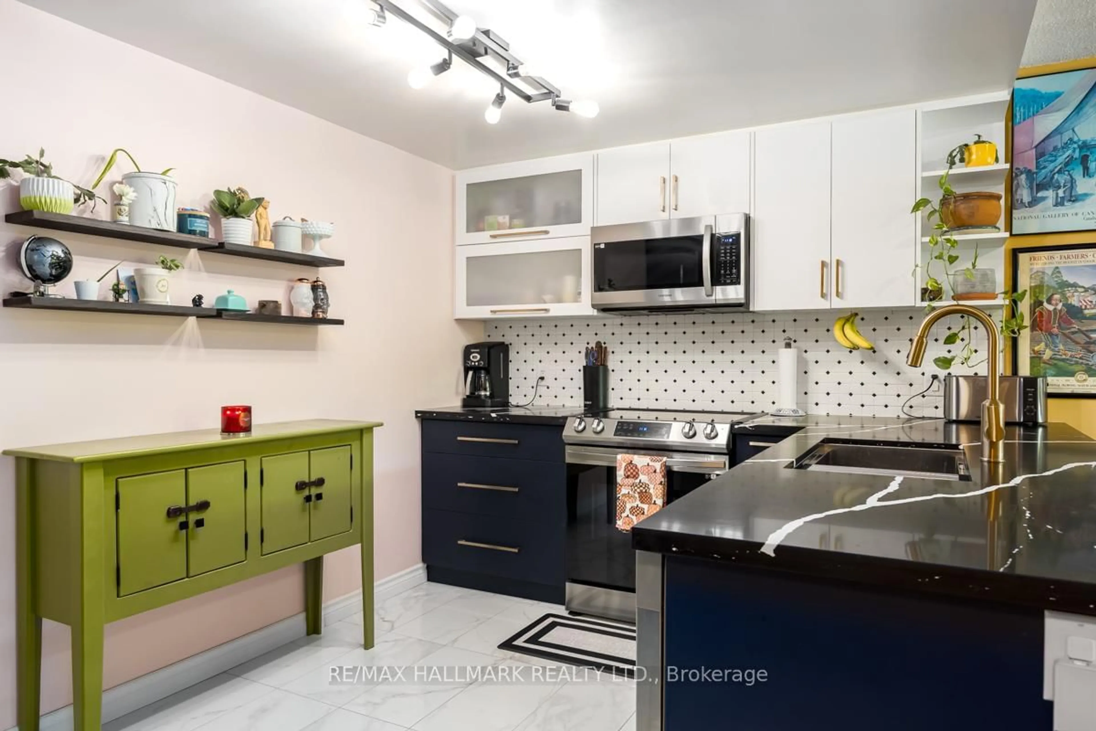 Standard kitchen, unknown for 1101 Steeles Ave #207, Toronto Ontario M2R 3W5