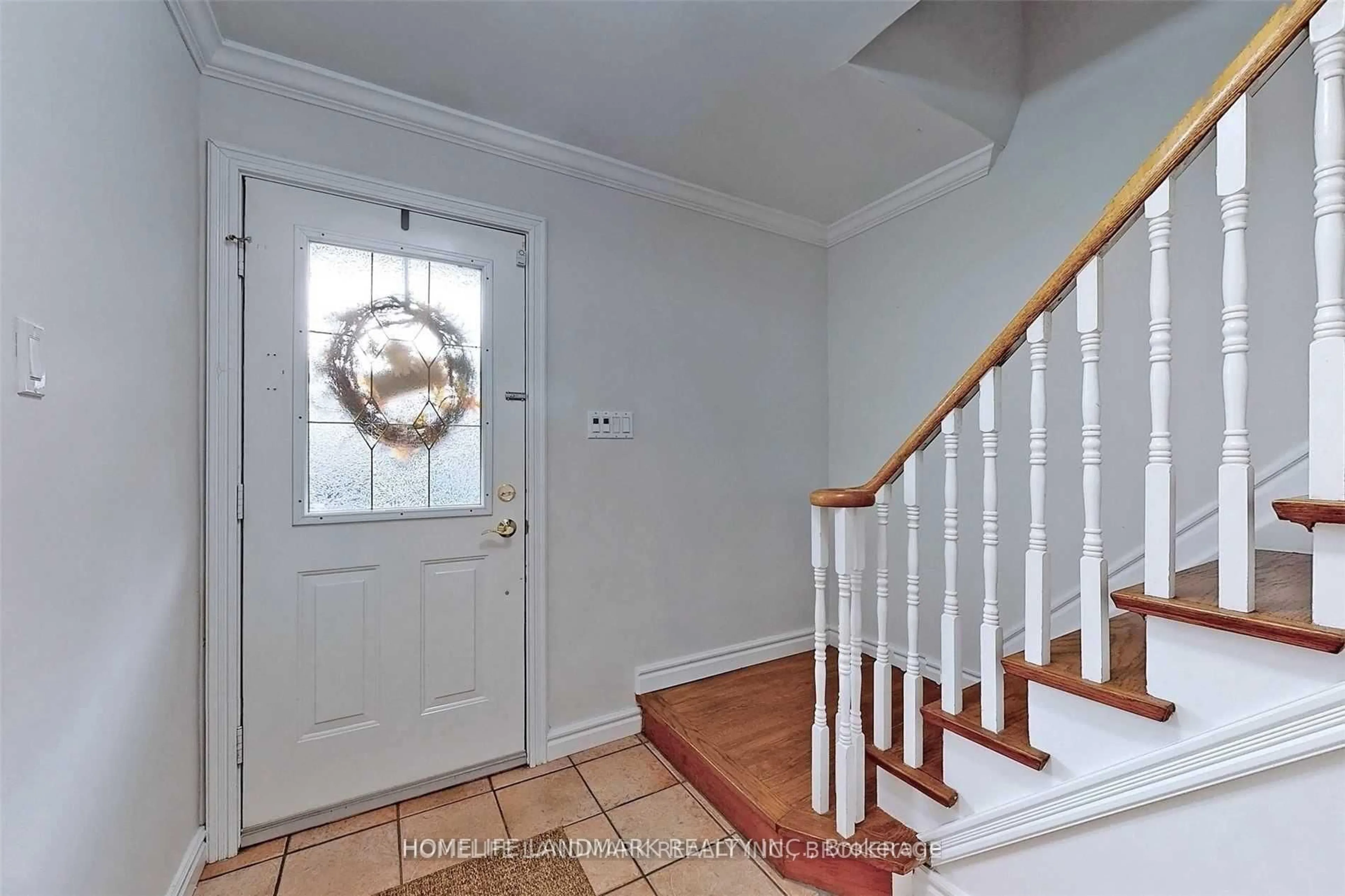 Indoor entryway for 169 Highgate Ave, Toronto Ontario M2N 5G9