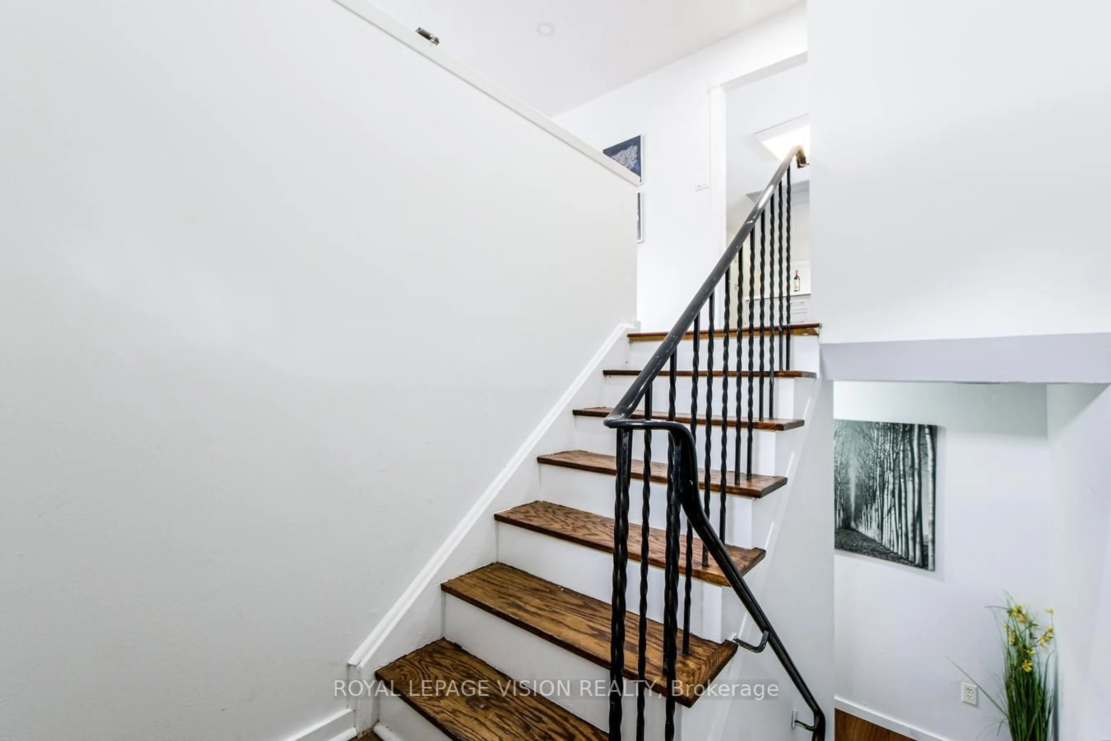 Stairs for 127 Freshmeadow Dr, Toronto Ontario M2H 2P9