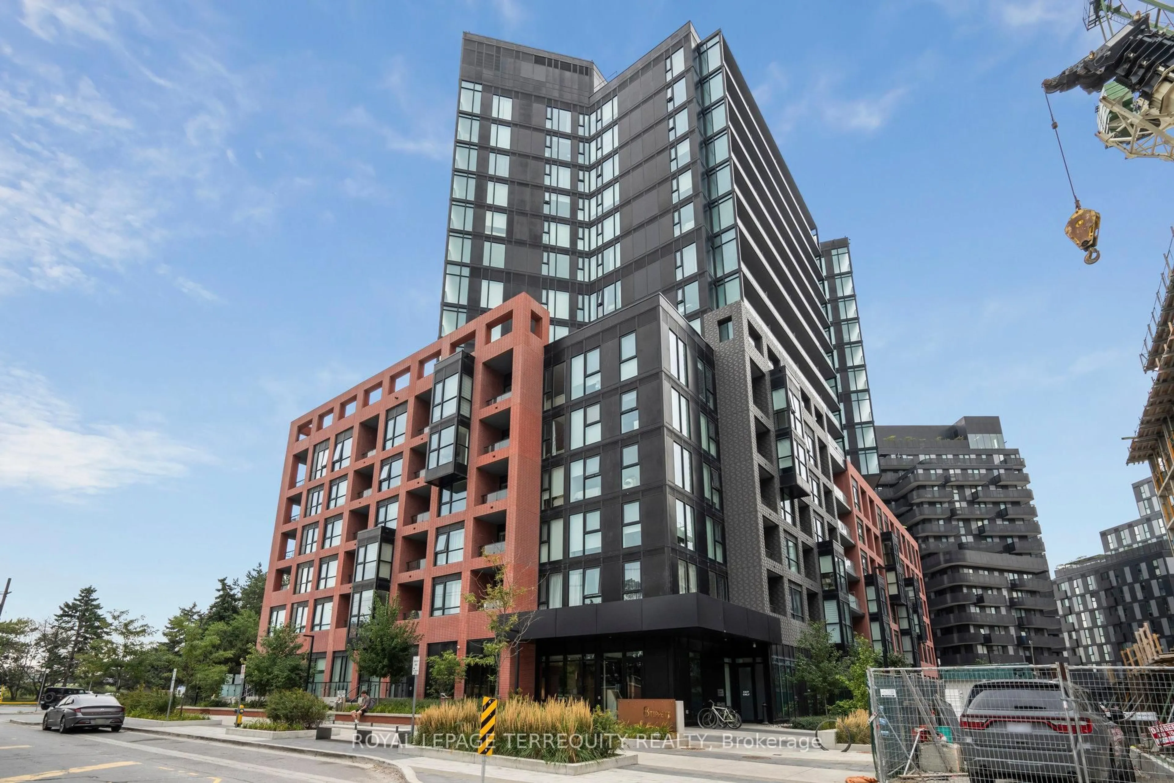 Patio, building for 8 Tippett Rd #809, Toronto Ontario M3H 0E7