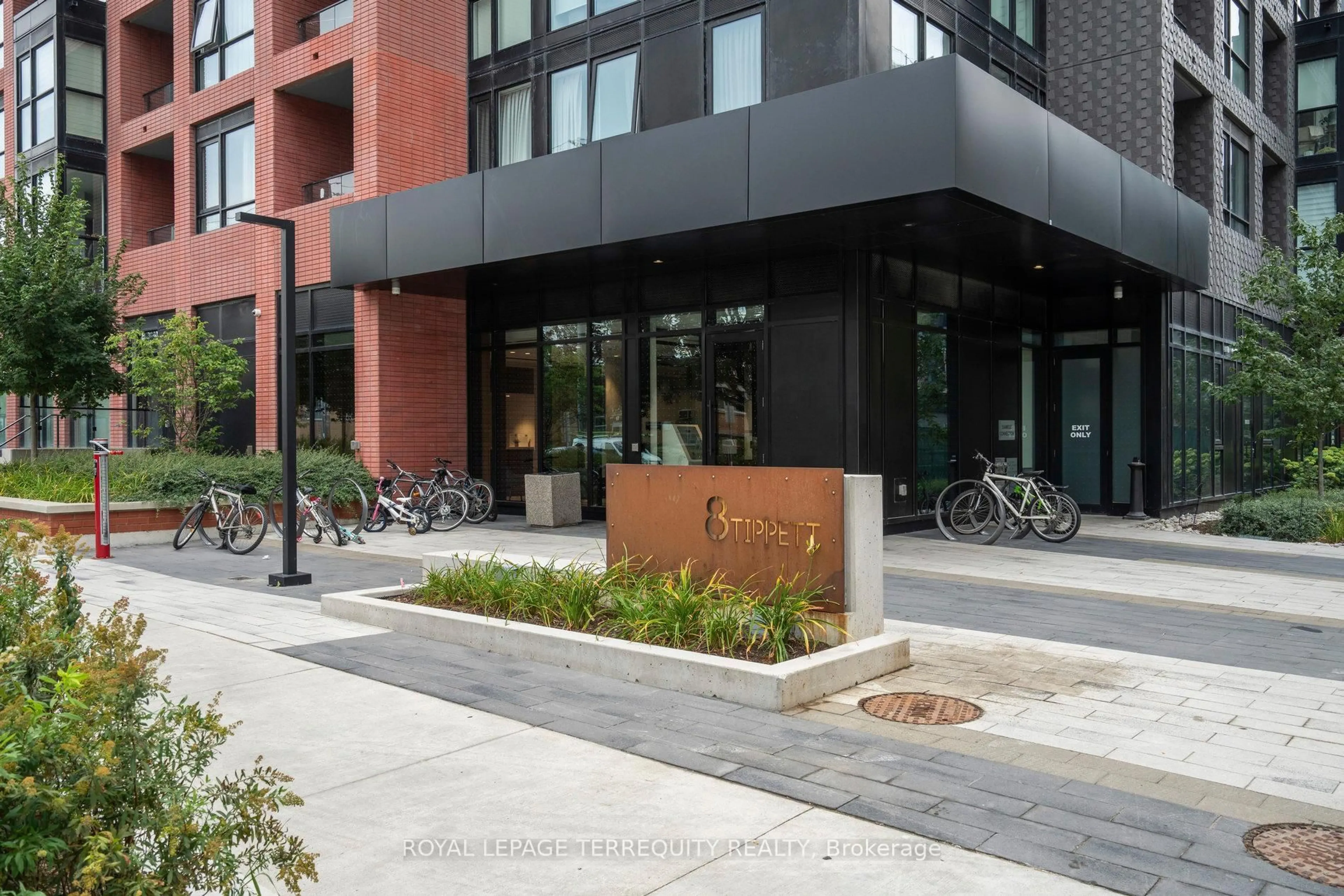 Patio, street for 8 Tippett Rd #809, Toronto Ontario M3H 0E7