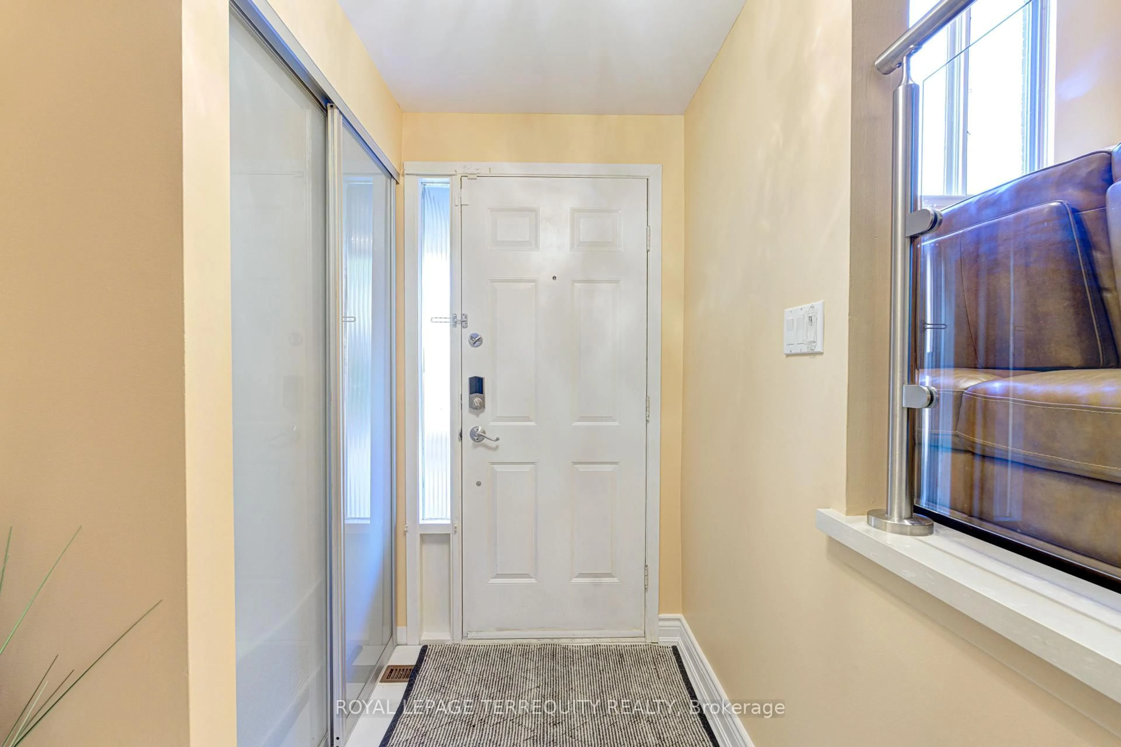 Indoor entryway for 76 English Ivy Way, Toronto Ontario M2H 3M4