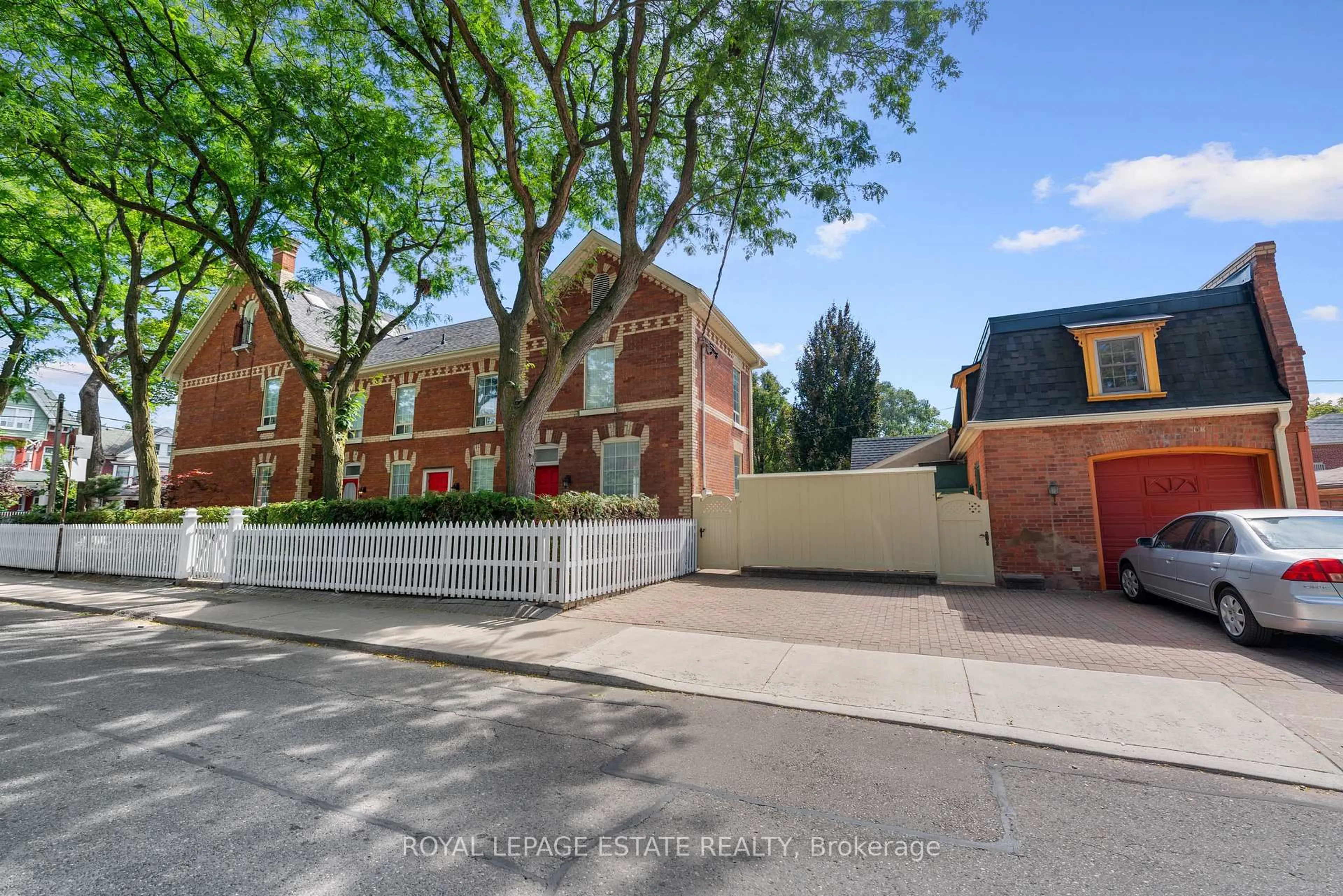 A pic from outside/outdoor area/front of a property/back of a property/a pic from drone, street for 232 Shaw St, Toronto Ontario M6J 2W8