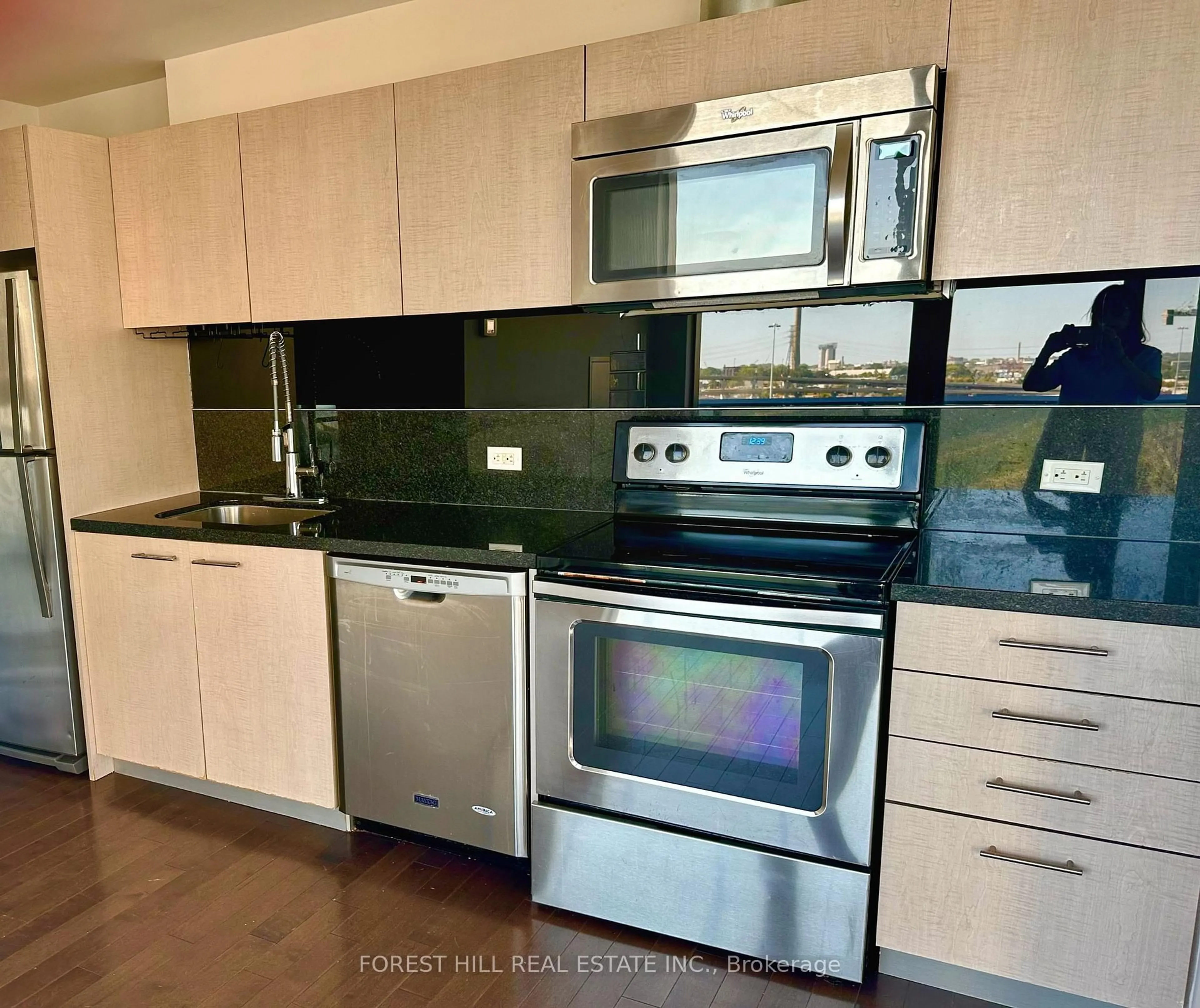 Standard kitchen, unknown for 390 Cherry St #705, Toronto Ontario M5A 3L2