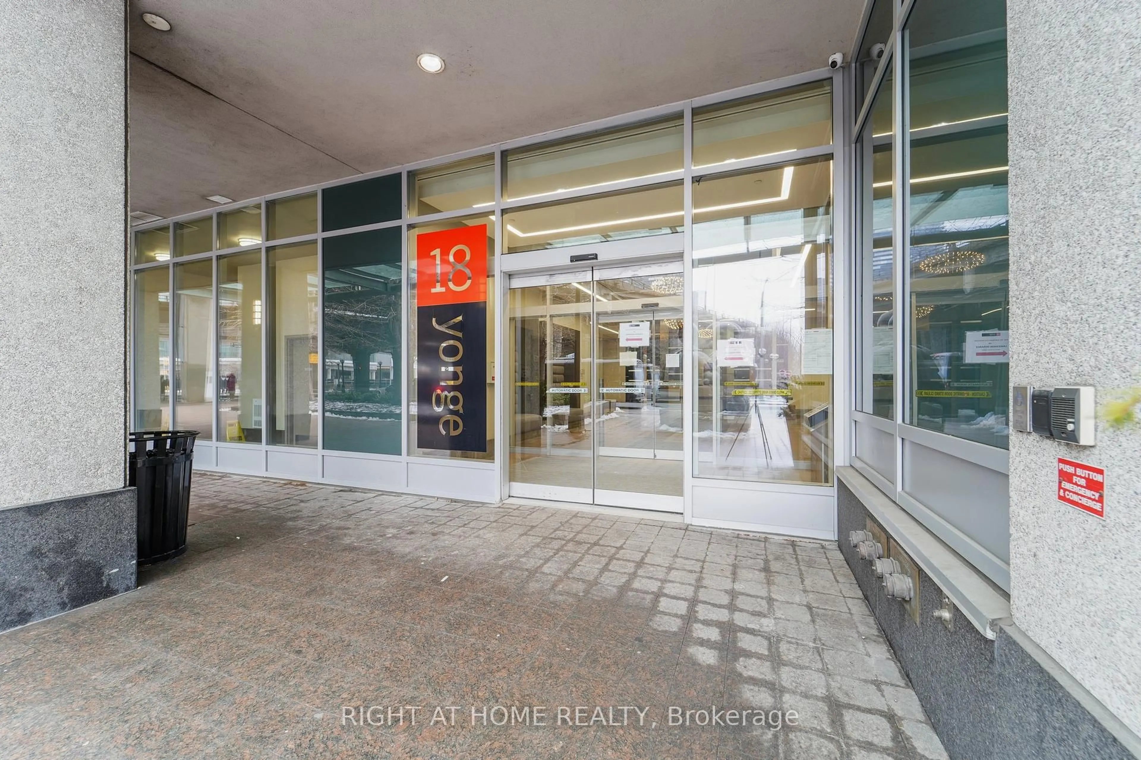 Indoor foyer for 18 Yonge St #2315, Toronto Ontario M5E 1Z8