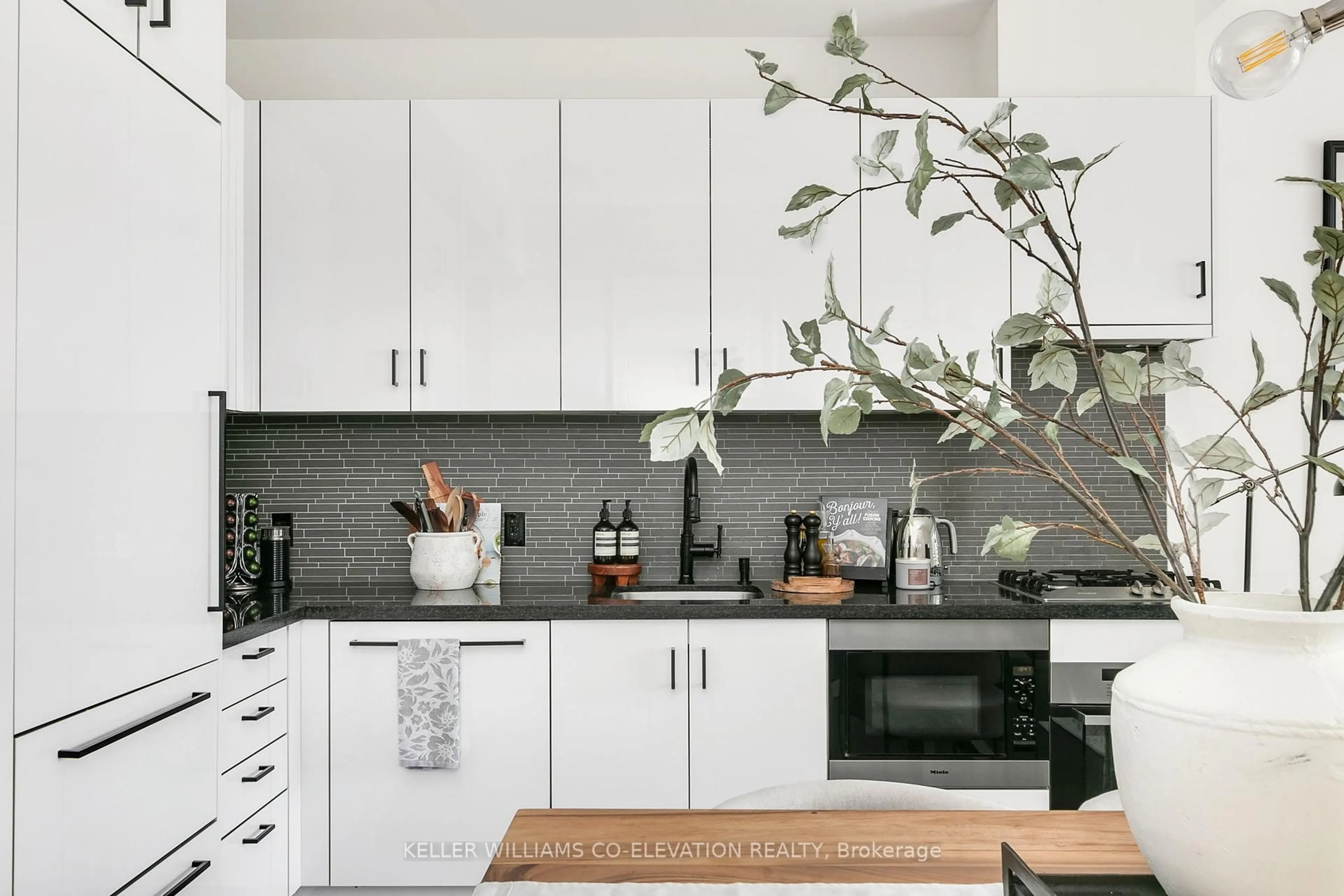 Contemporary kitchen, unknown for 39 Queens Quay #835, Toronto Ontario M5E 0A5