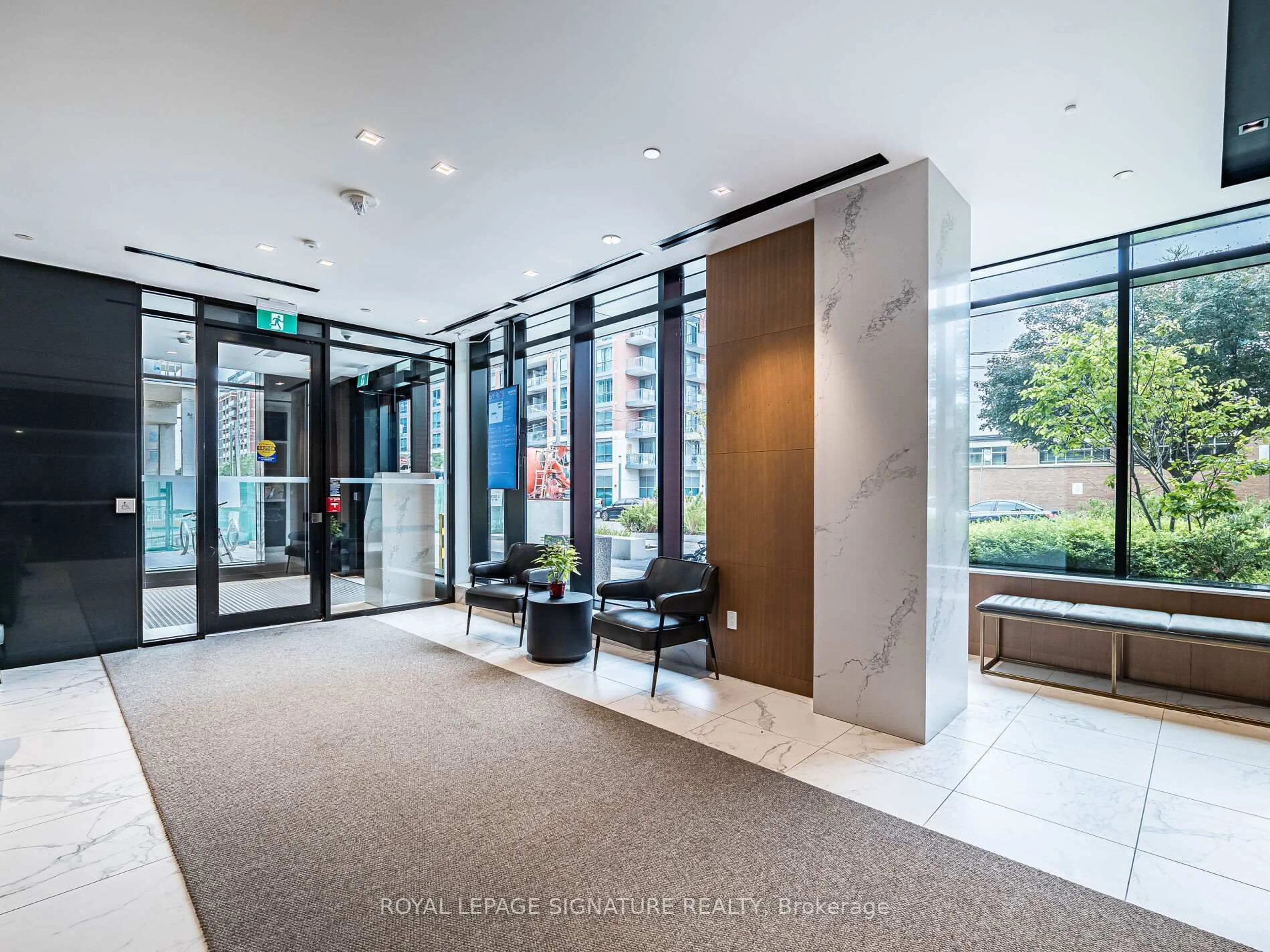 Indoor foyer for 8 Tippett Rd #525, Toronto Ontario M3H 0E7