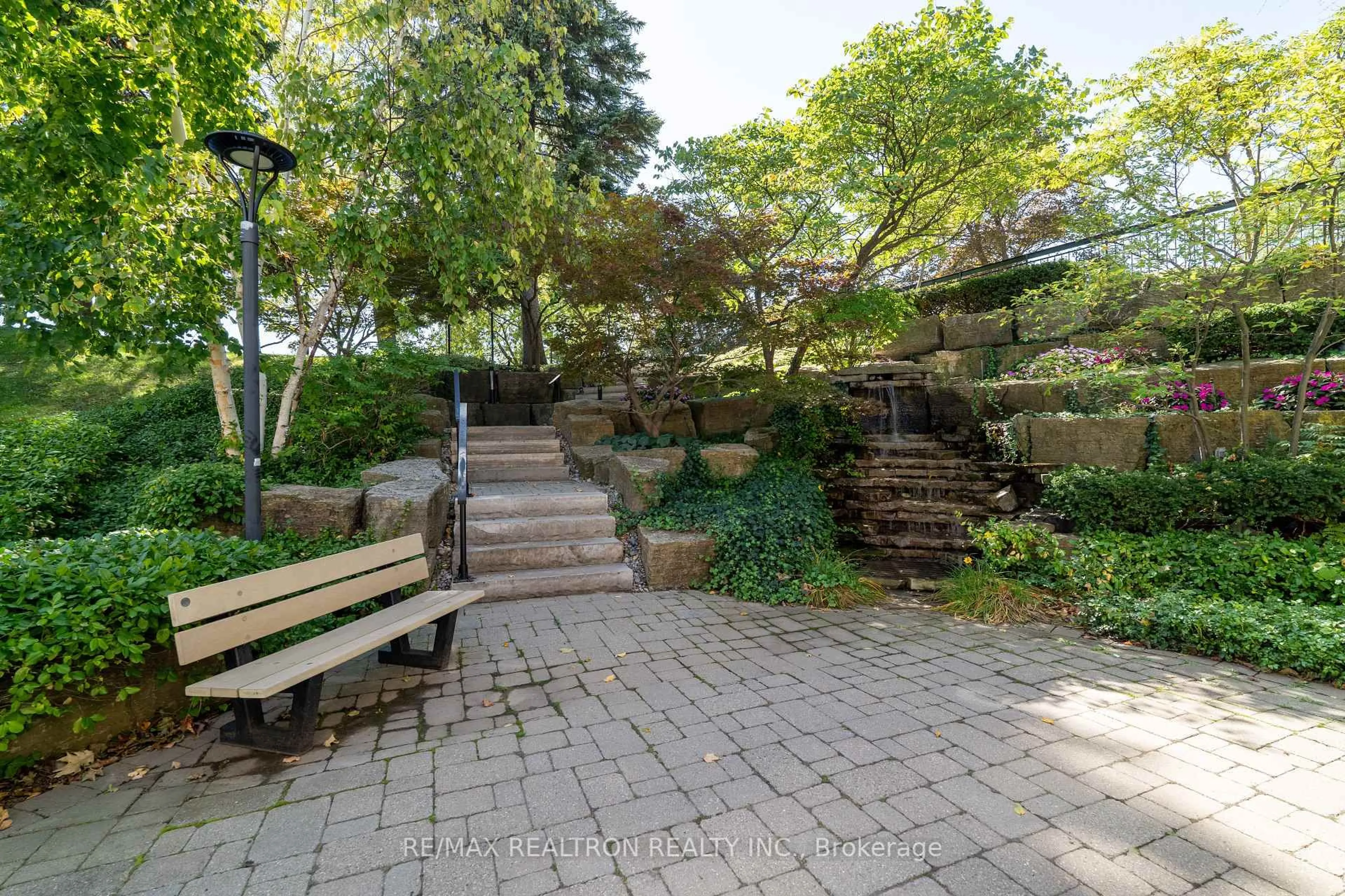 Patio, street for 1555 Finch Ave #3002, Toronto Ontario M2J 4X9