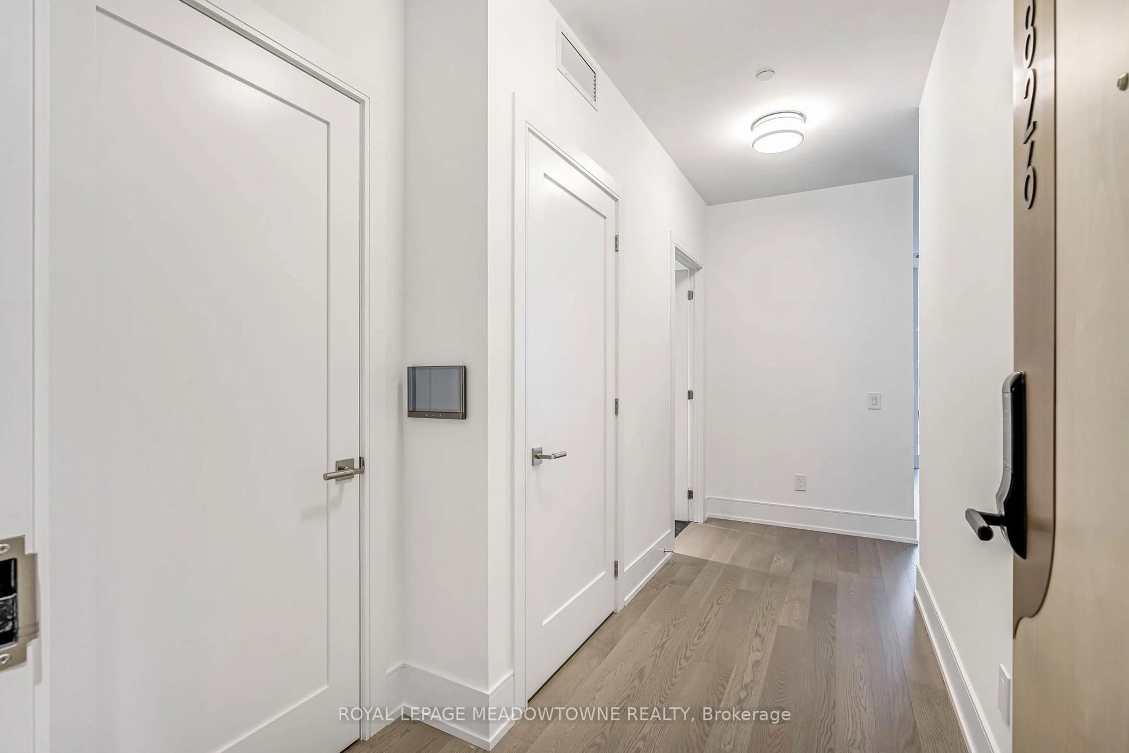 Indoor entryway for 155 Merchants' Wharf #826, Toronto Ontario M5A 0Y4