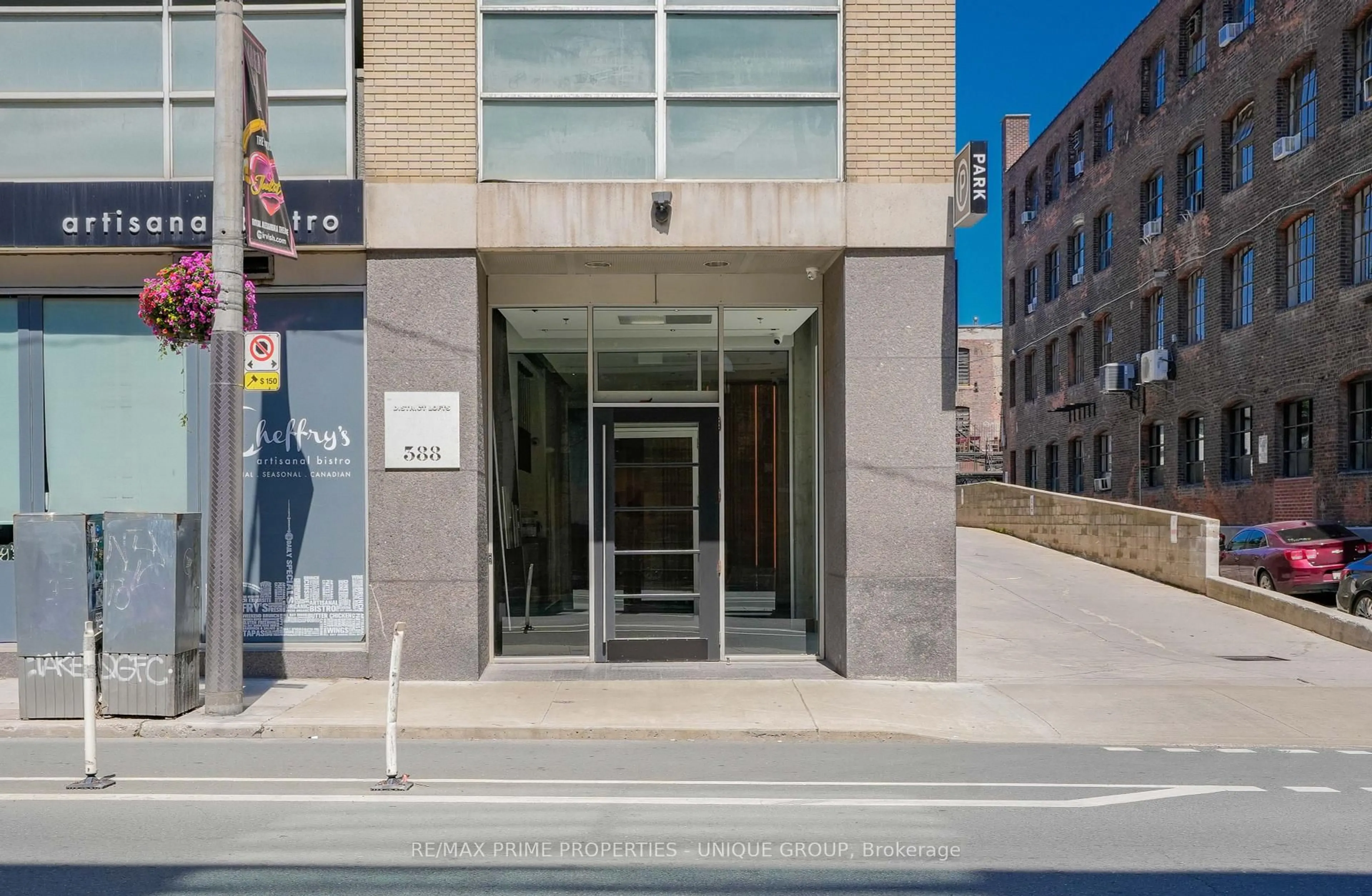 Indoor foyer for 388 Richmond St #923, Toronto Ontario M5V 3P1