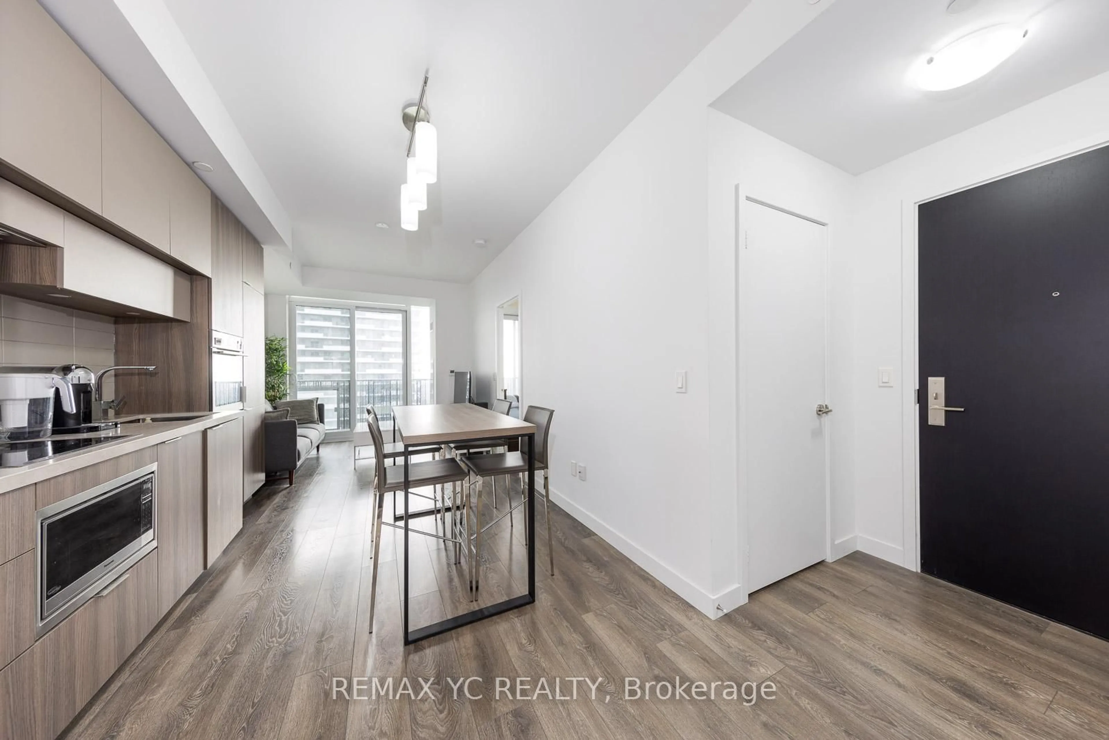 Indoor entryway for 8 Eglinton Ave #4801, Toronto Ontario M4P 0C1