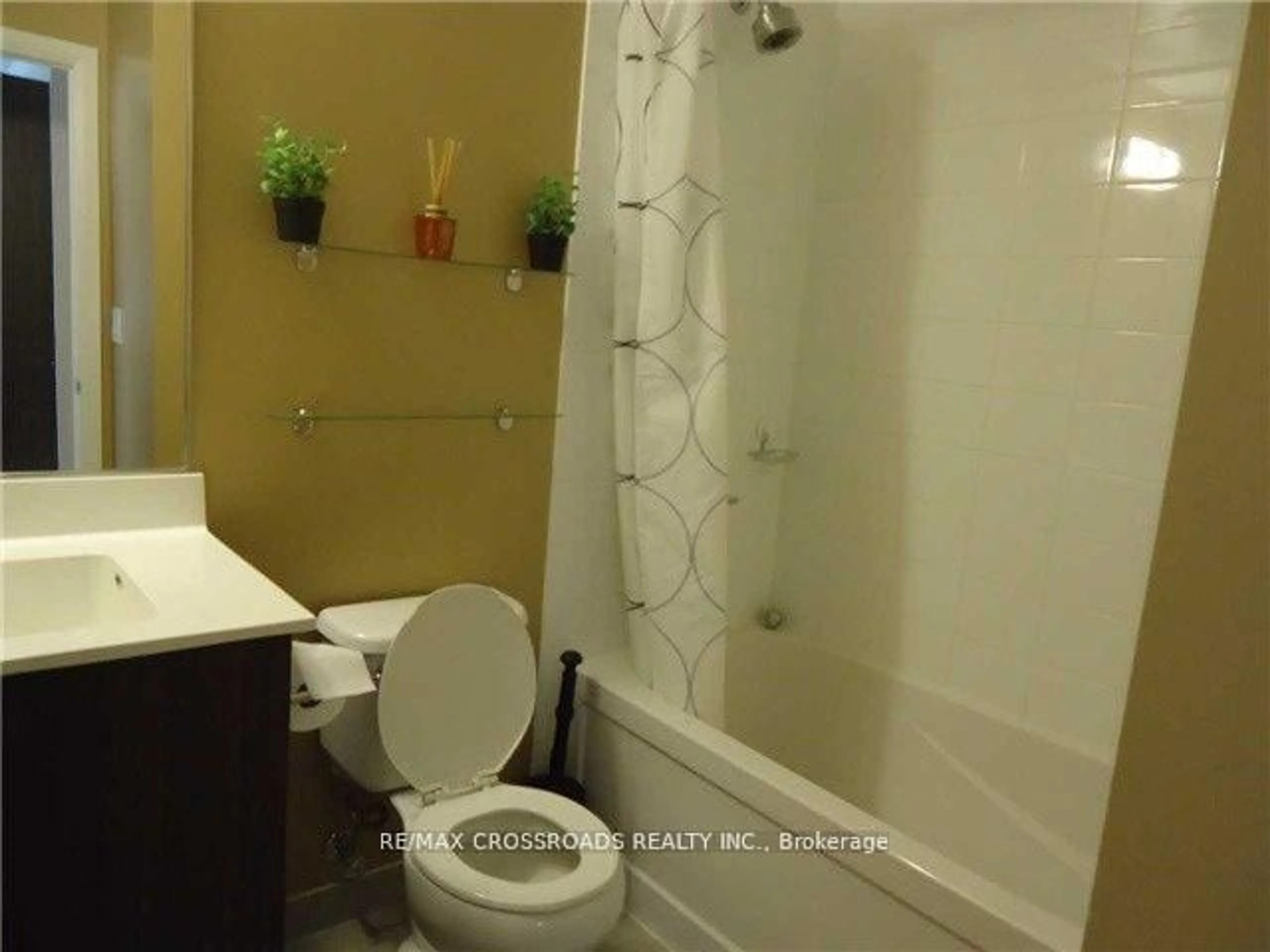Standard bathroom, ceramic/tile floor for 17 Kenaston Gdns #414, Toronto Ontario M2K 0B9