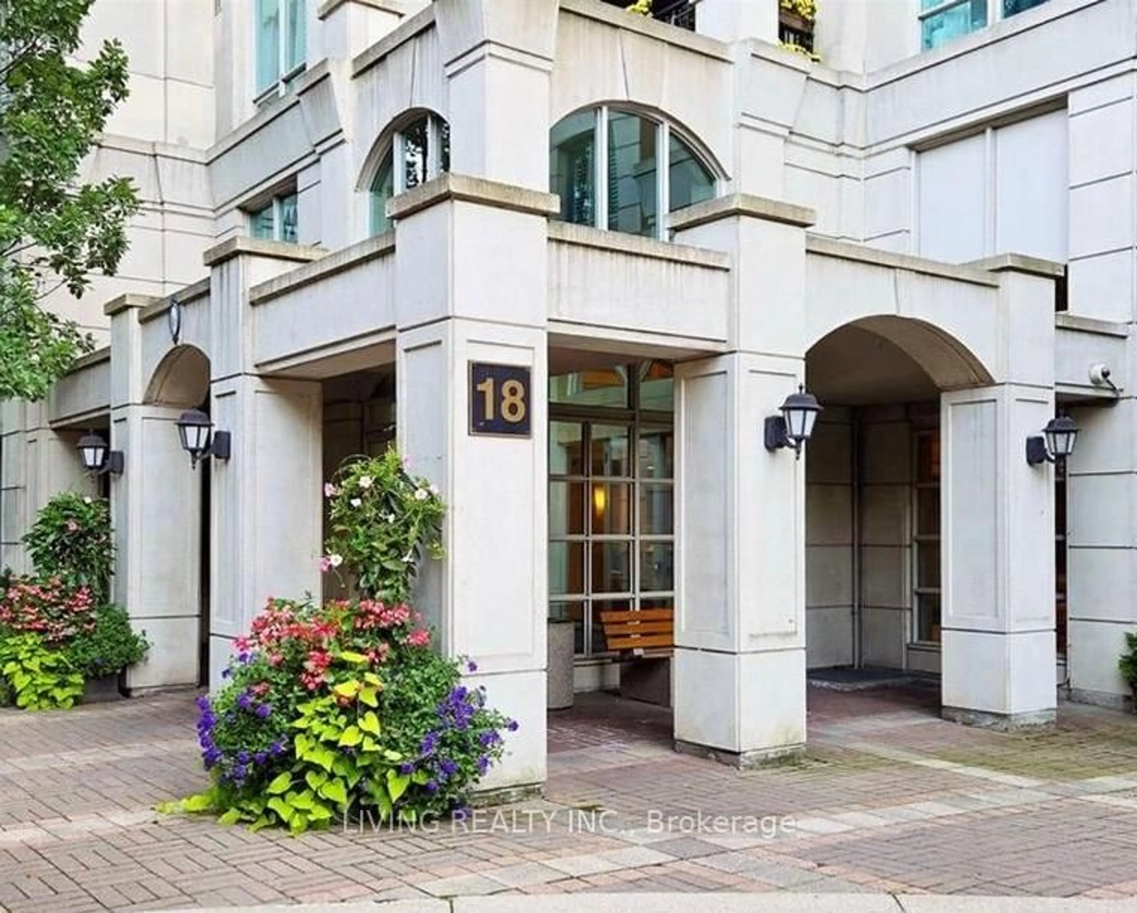 Indoor foyer for 18 William Carson Cres #302, Toronto Ontario M2P 2G6