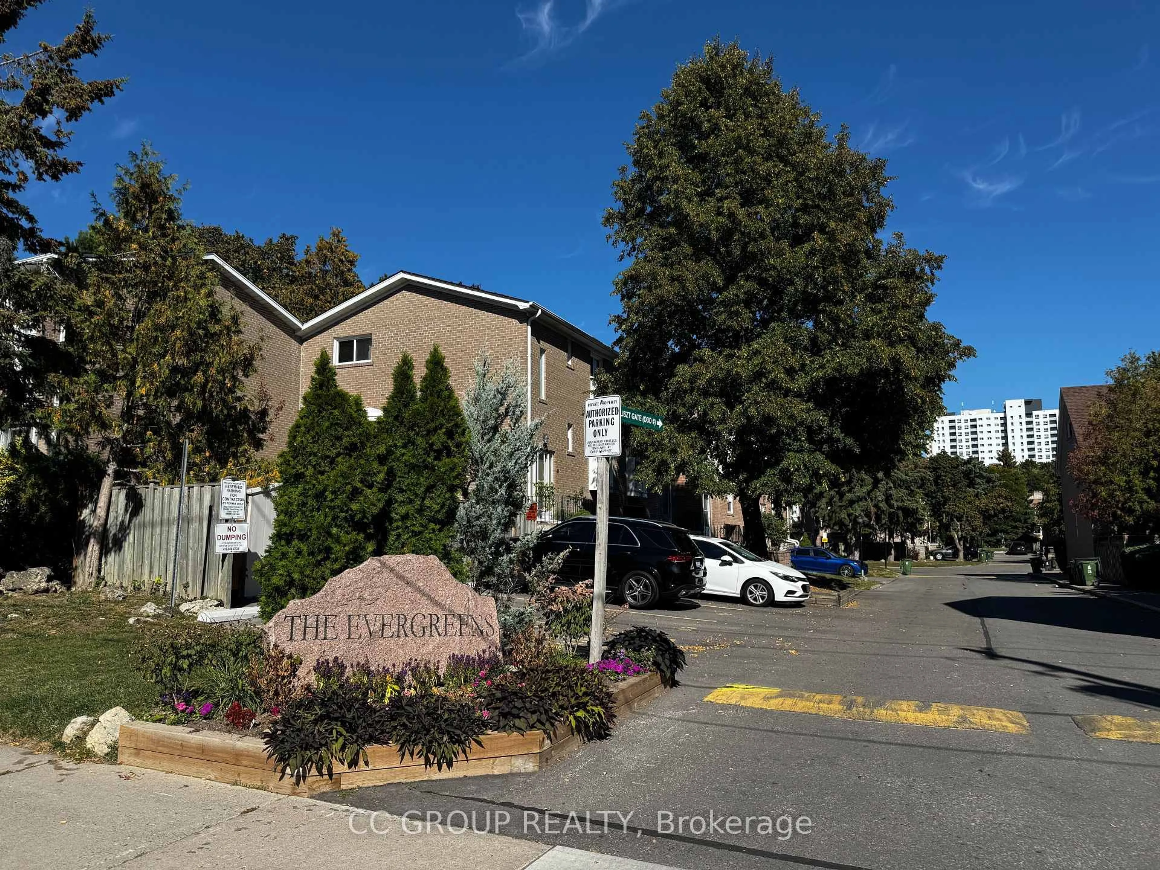 A pic from outside/outdoor area/front of a property/back of a property/a pic from drone, street for 19 Liszt Gate #302, Toronto Ontario M2H 1G6