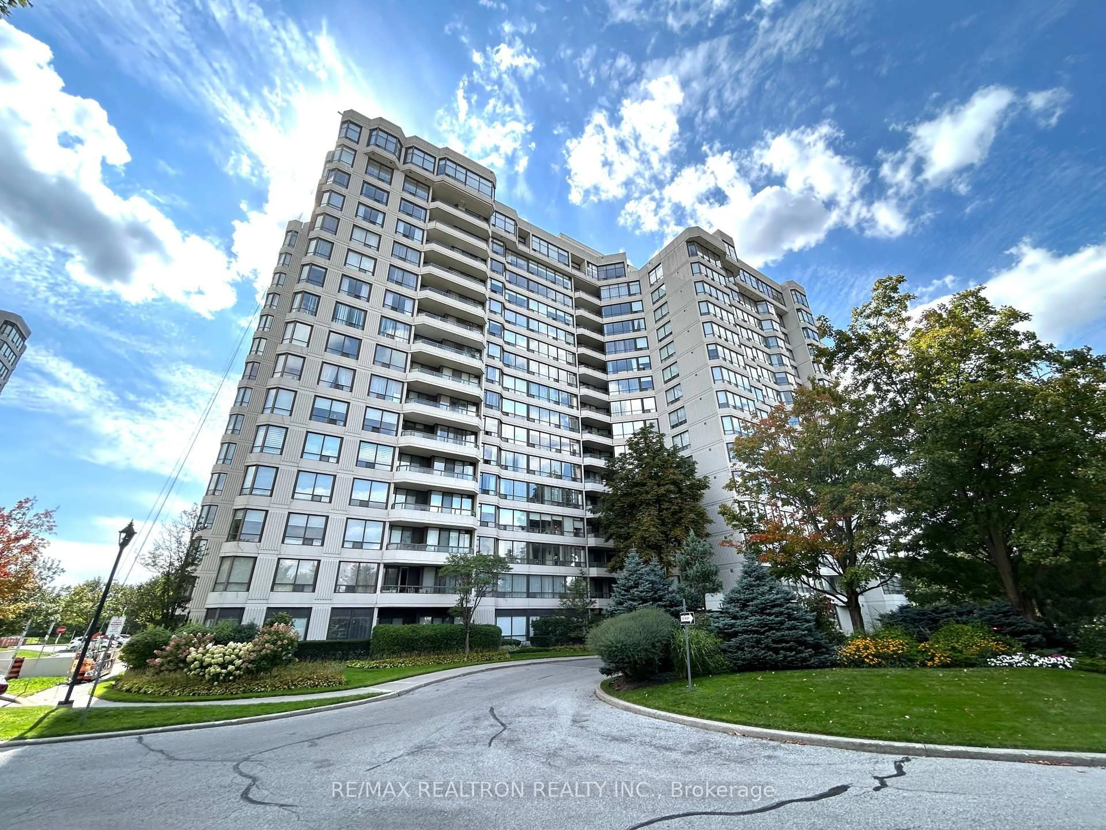 Unknown for 1131 Steeles Ave #302, Toronto Ontario M2R 3W8