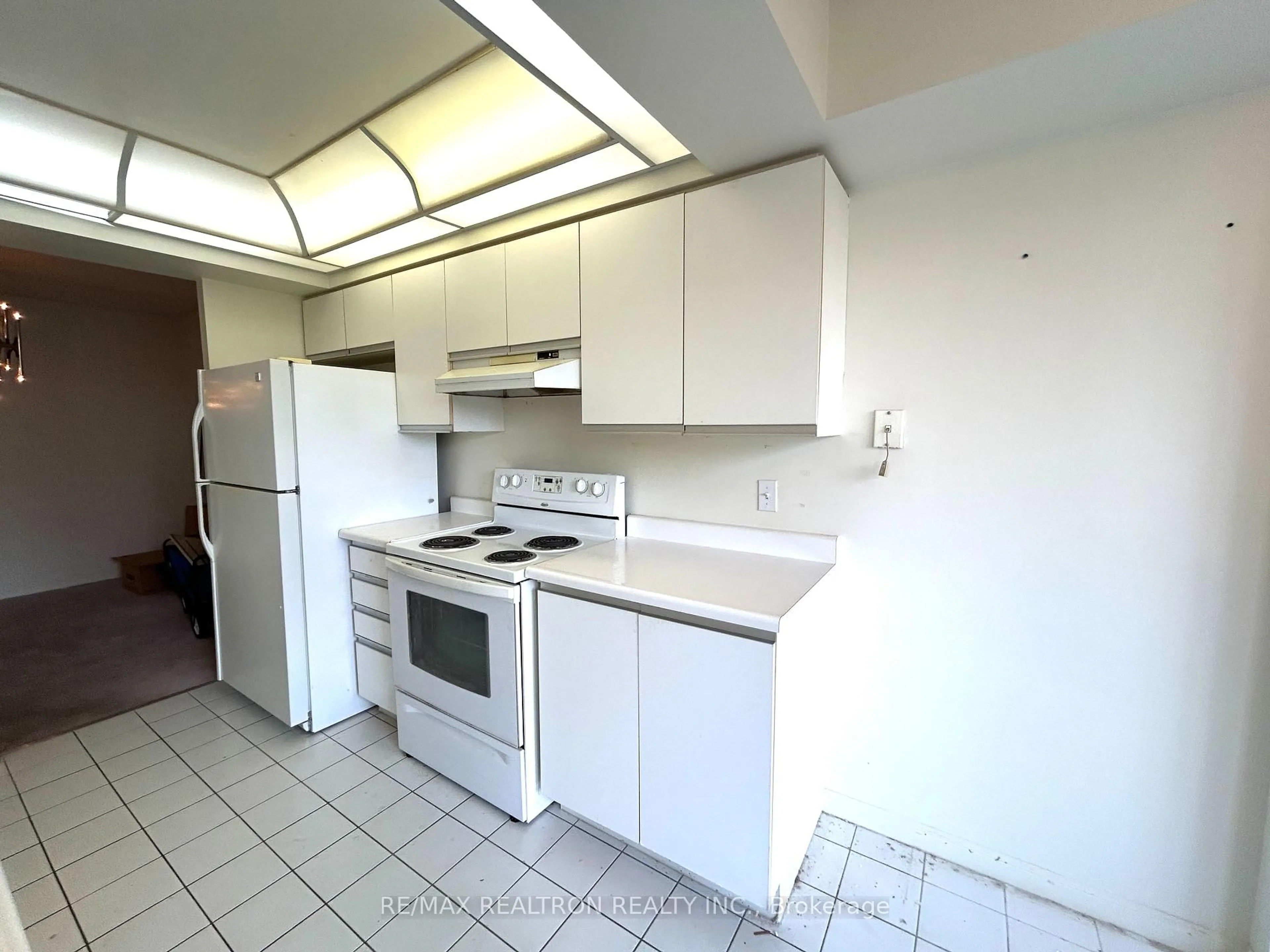 Standard kitchen, unknown for 1131 Steeles Ave #302, Toronto Ontario M2R 3W8
