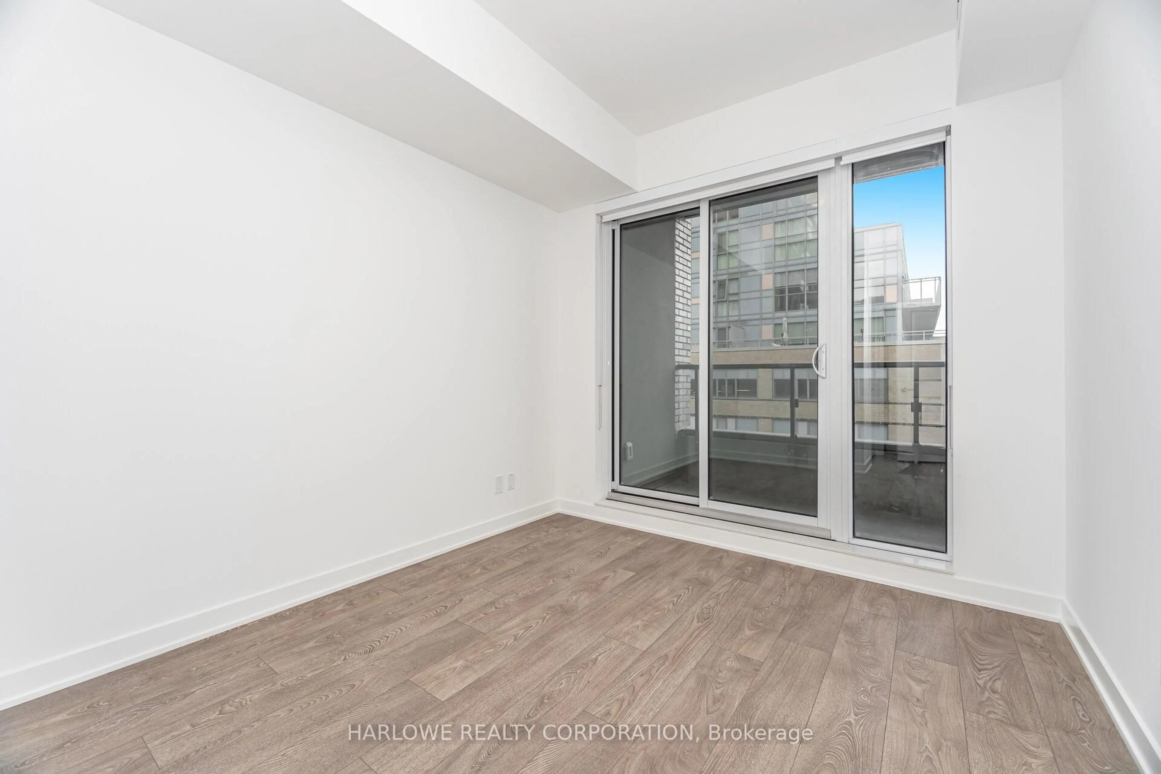 A pic of a room for 543 Richmond St #609, Toronto Ontario M5V 0W9