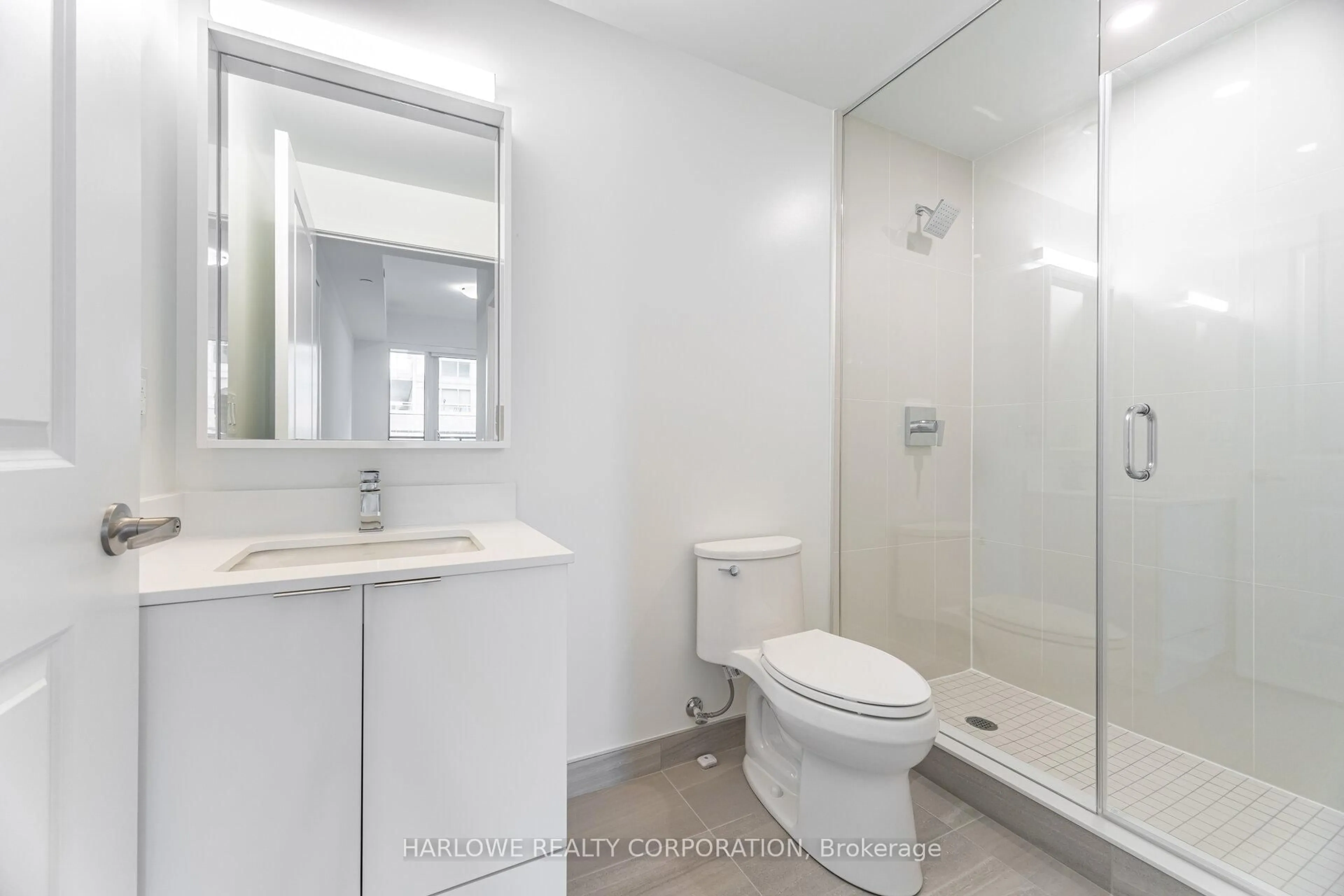 Standard bathroom, ceramic/tile floor for 543 Richmond St #609, Toronto Ontario M5V 0W9