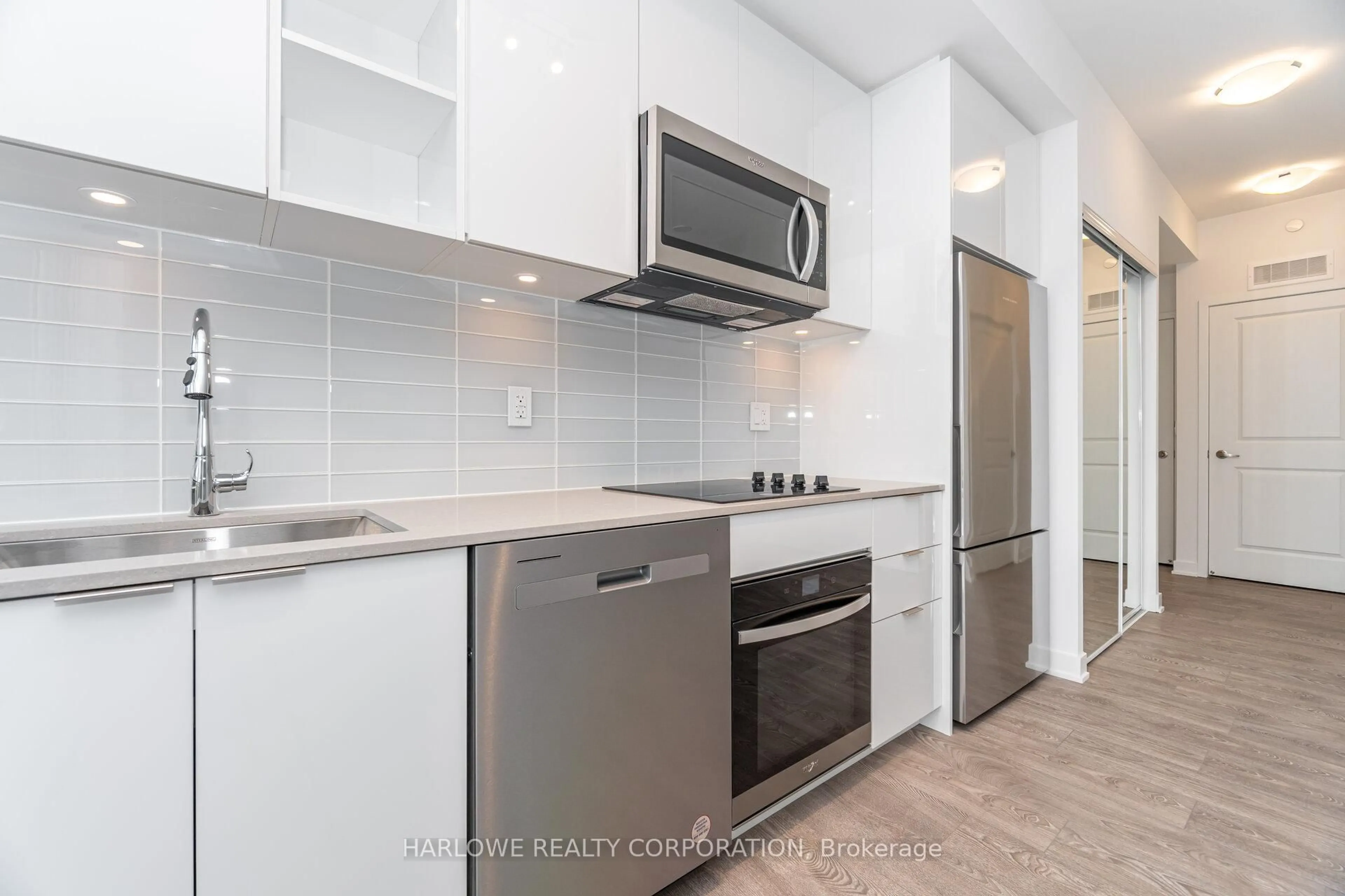 Standard kitchen, unknown for 543 Richmond St #609, Toronto Ontario M5V 0W9