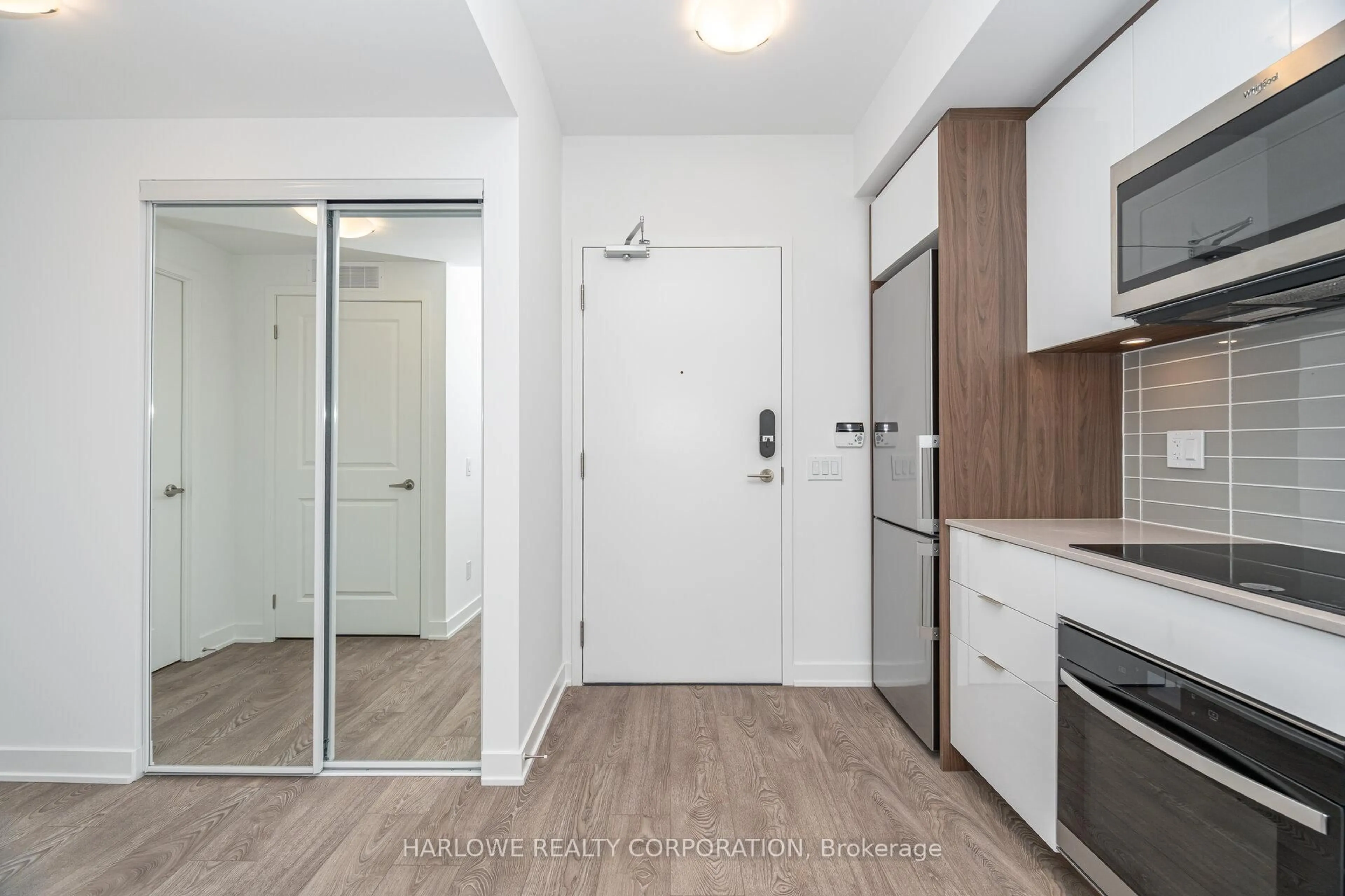 Unknown for 543 Richmond St #715, Toronto Ontario M5V 0W9