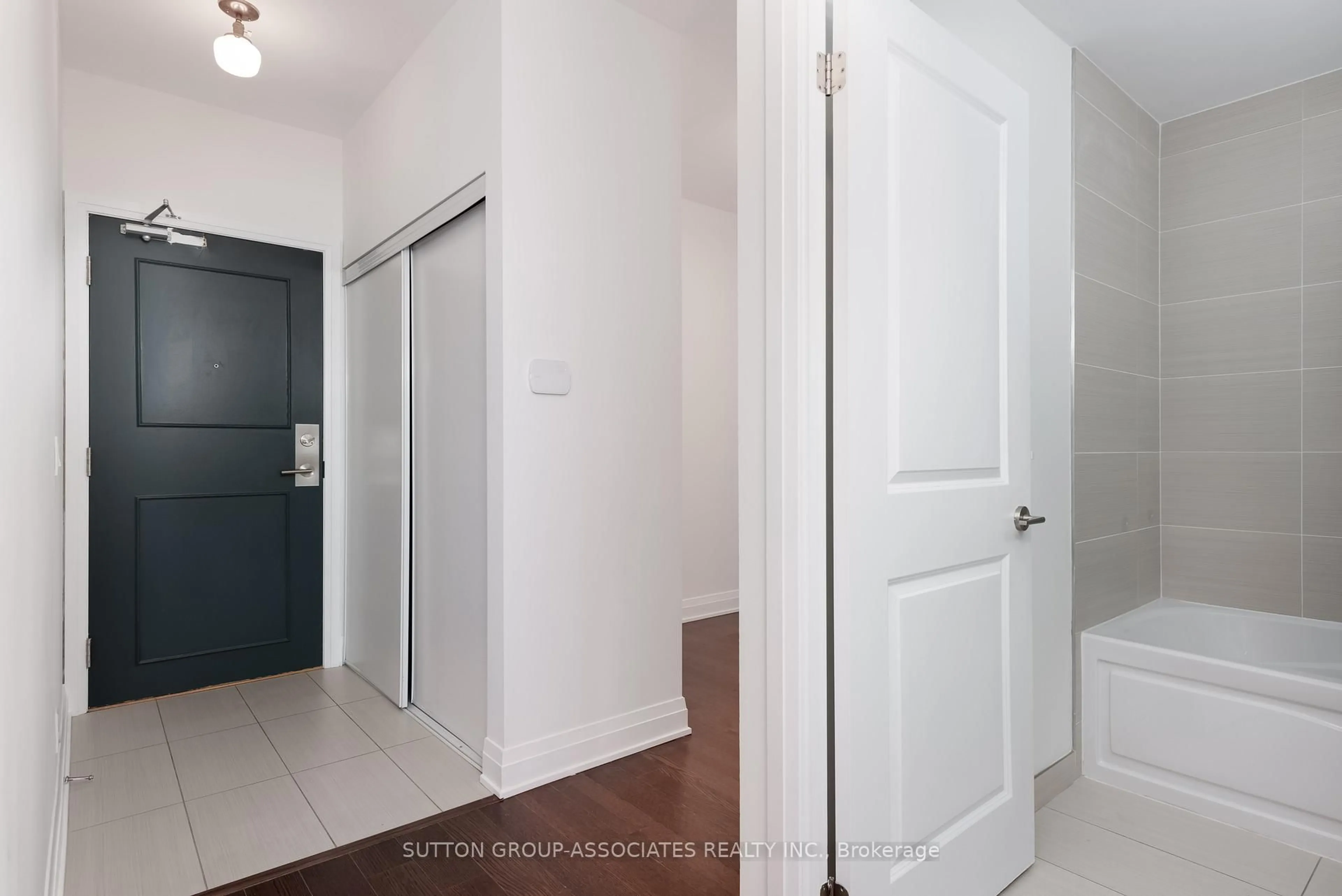 Indoor entryway for 530 St. Clair Ave #1502, Toronto Ontario M6C 0A2