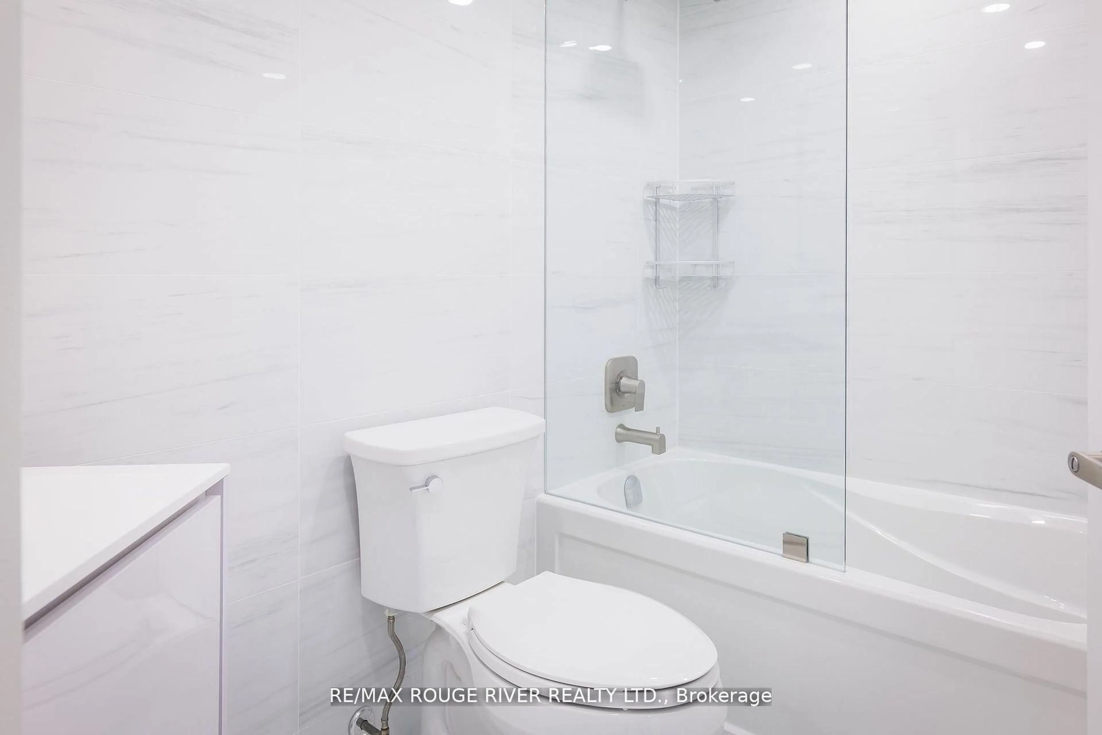 Standard bathroom, unknown for 238 Doris Ave #109, Toronto Ontario M2N 6W1