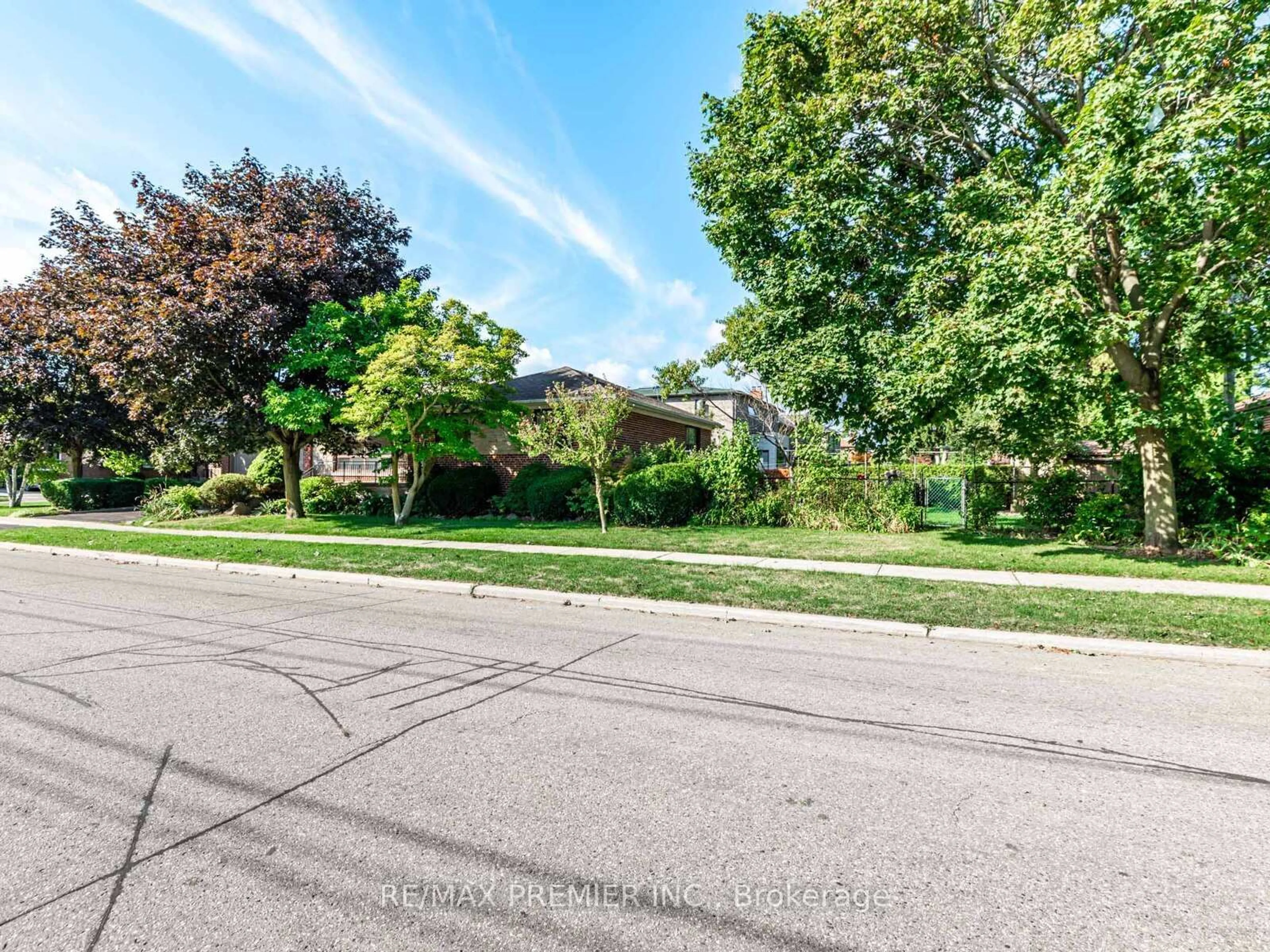 A pic from outside/outdoor area/front of a property/back of a property/a pic from drone, street for 150 Codsell Ave, Toronto Ontario M3H 3W6