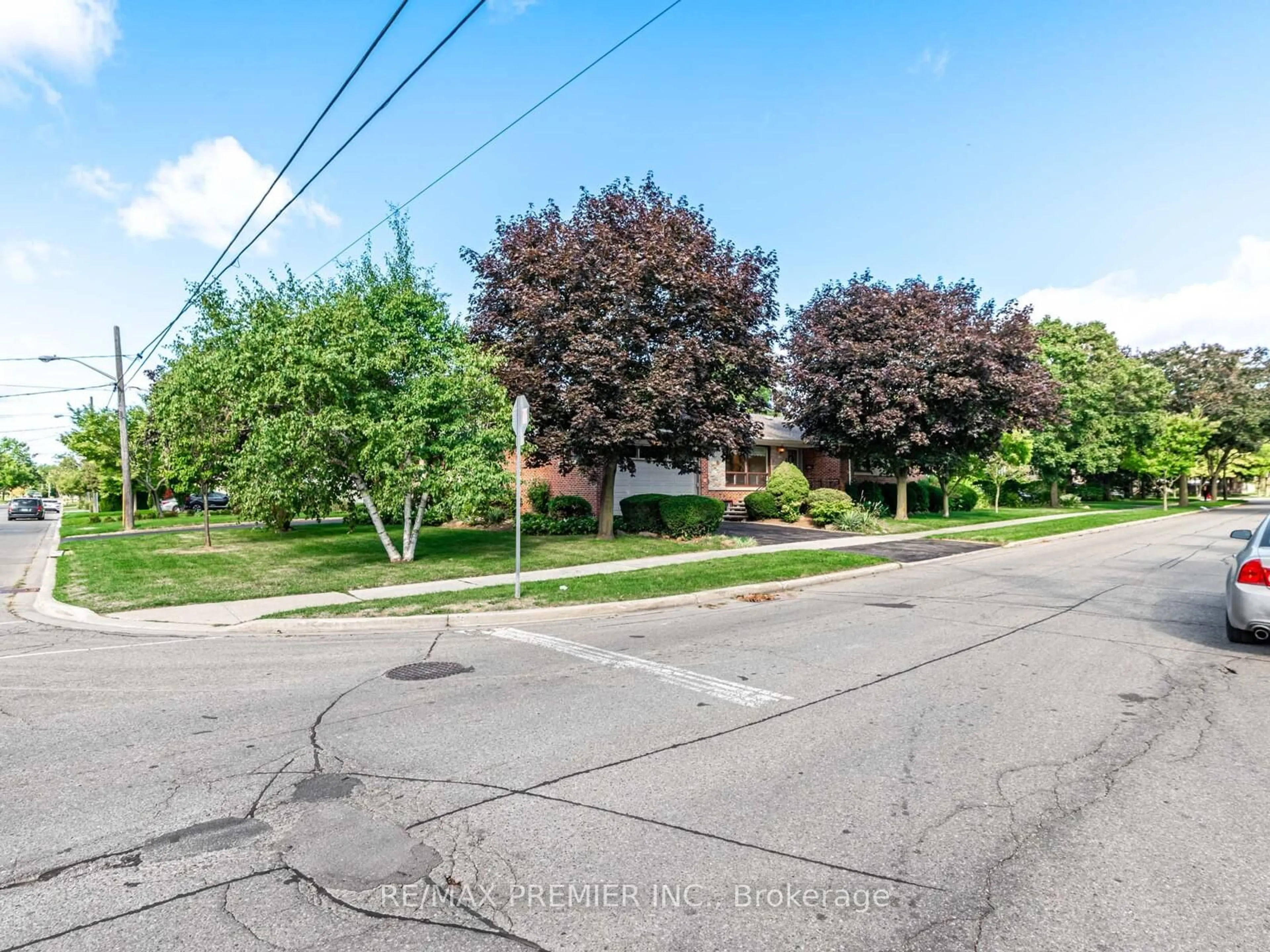 A pic from outside/outdoor area/front of a property/back of a property/a pic from drone, street for 150 Codsell Ave, Toronto Ontario M3H 3W6