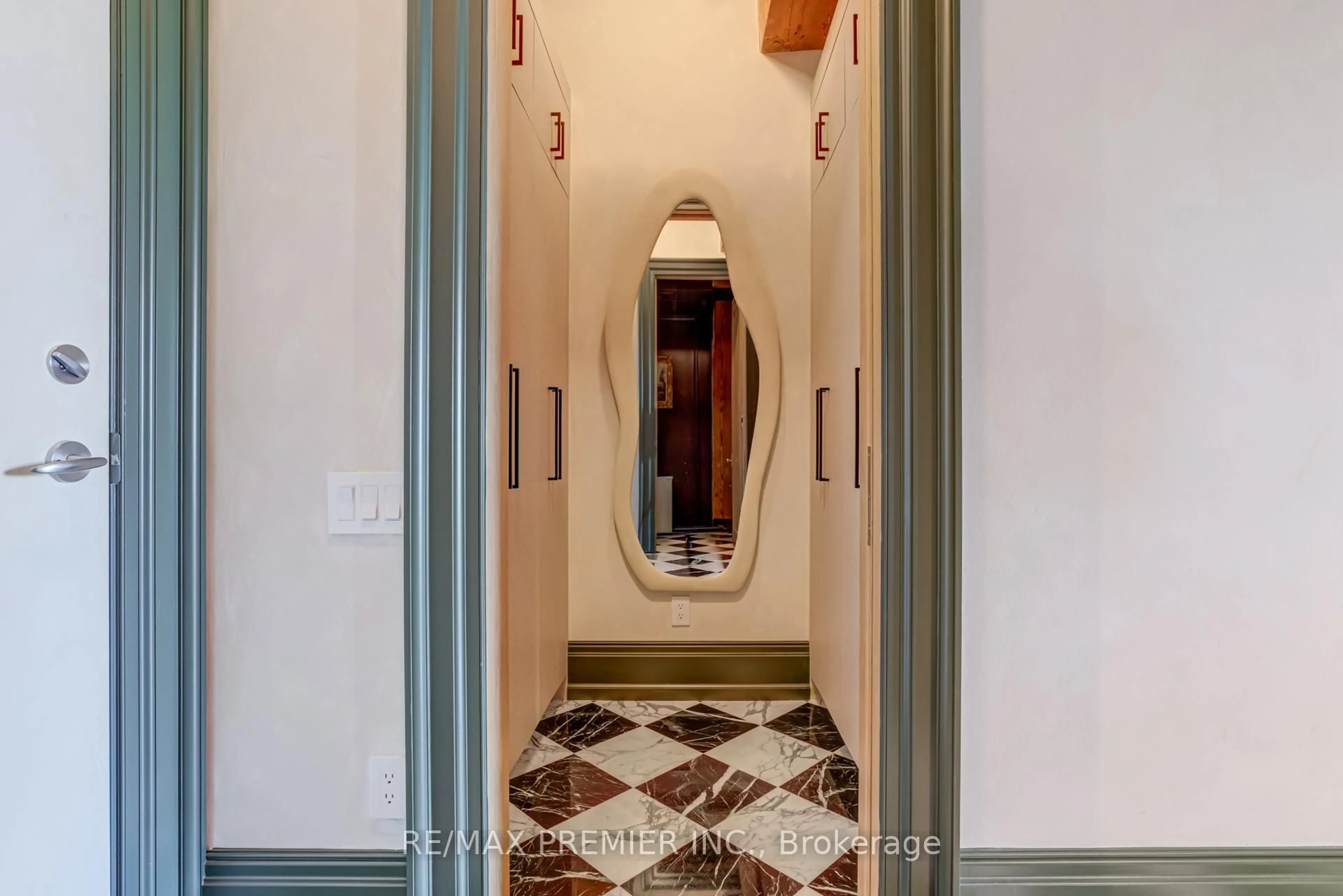 Indoor foyer for 781 King St #501, Toronto Ontario M5V 3L5
