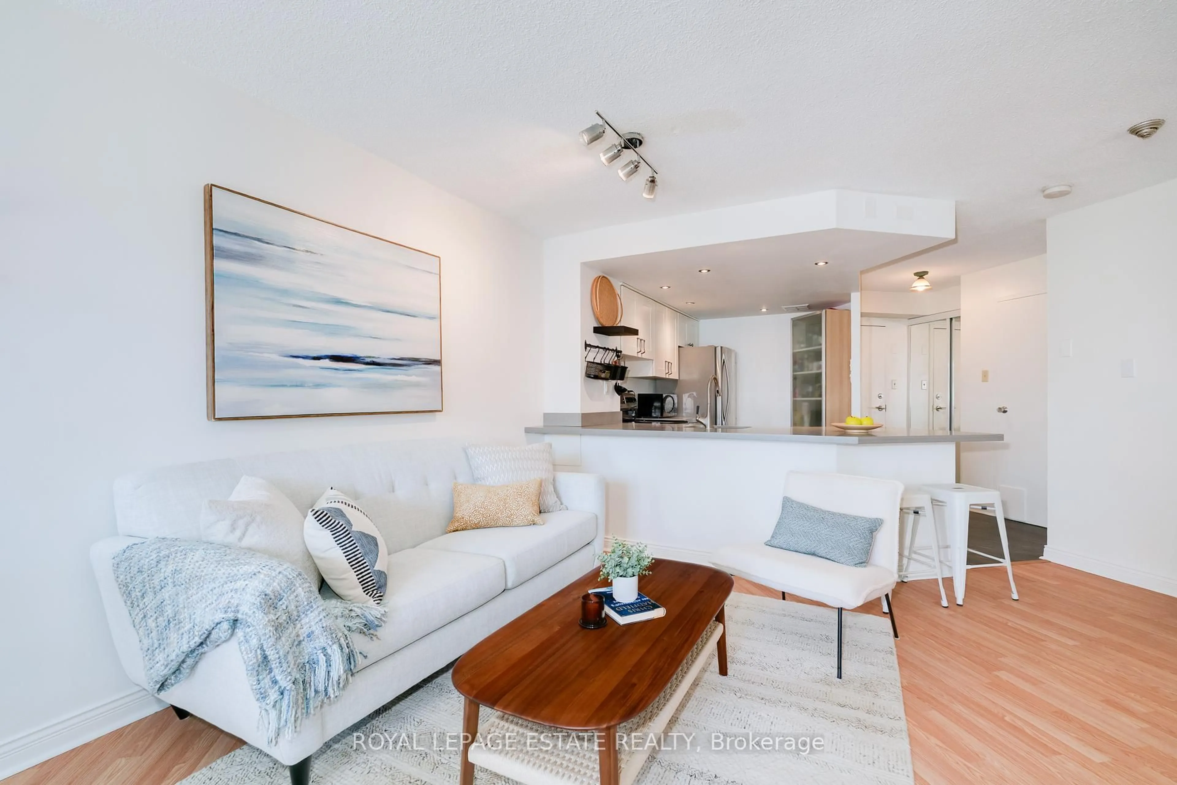 Living room with furniture, wood/laminate floor for 77 Maitland Pl #1526, Toronto Ontario M4Y 2V6