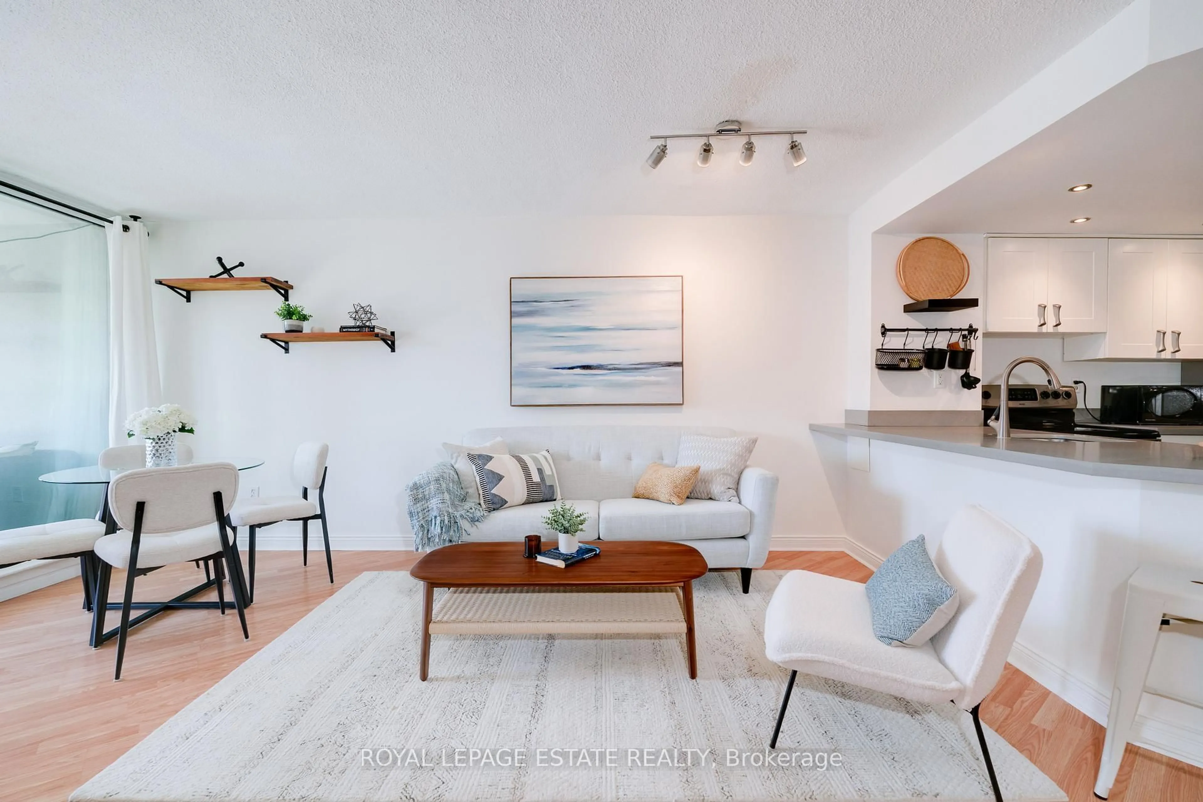 Living room with furniture, unknown for 77 Maitland Pl #1526, Toronto Ontario M4Y 2V6