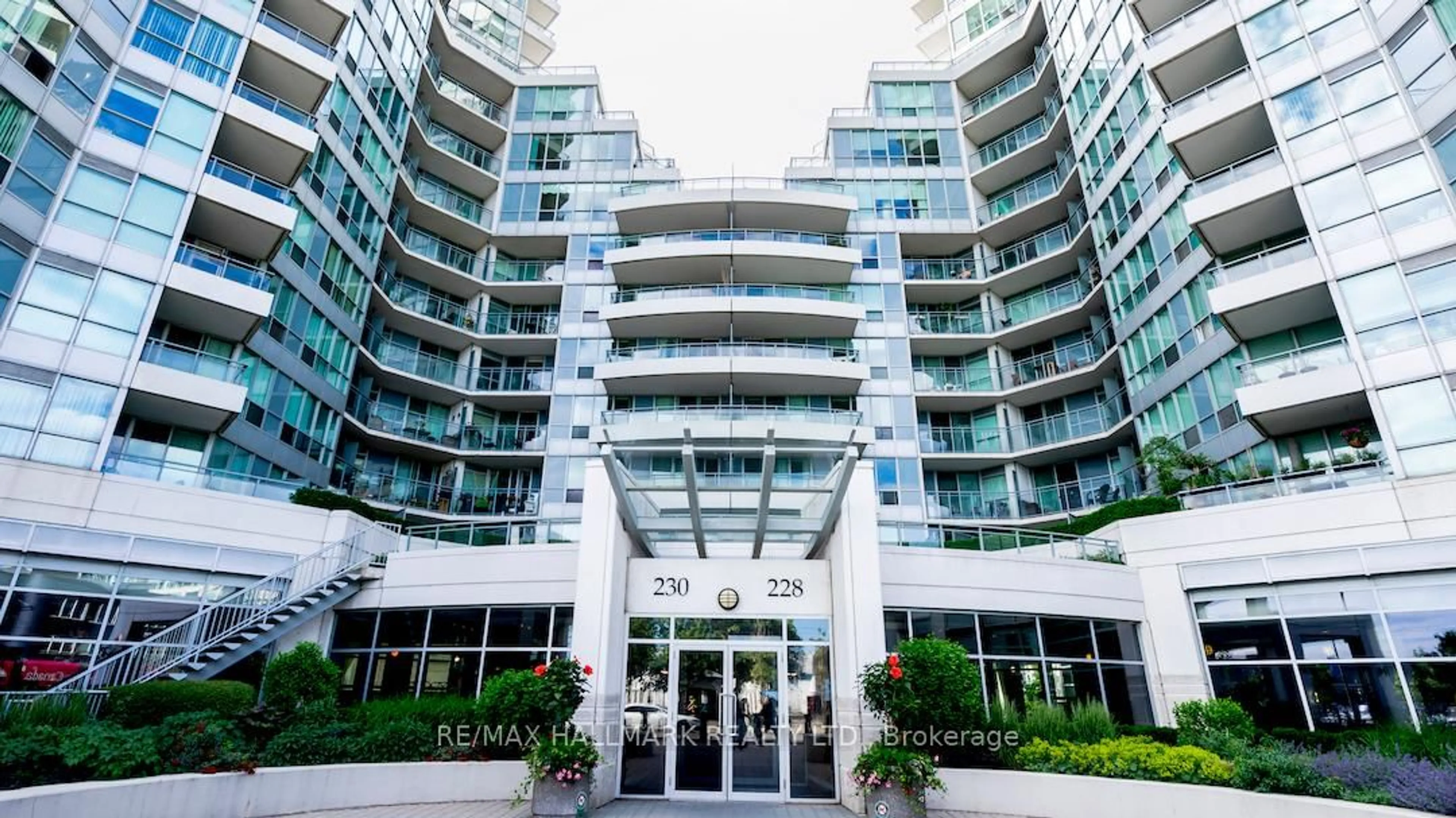 Indoor foyer for 230 Queens Quay #2525, Toronto Ontario M5J 2Y7