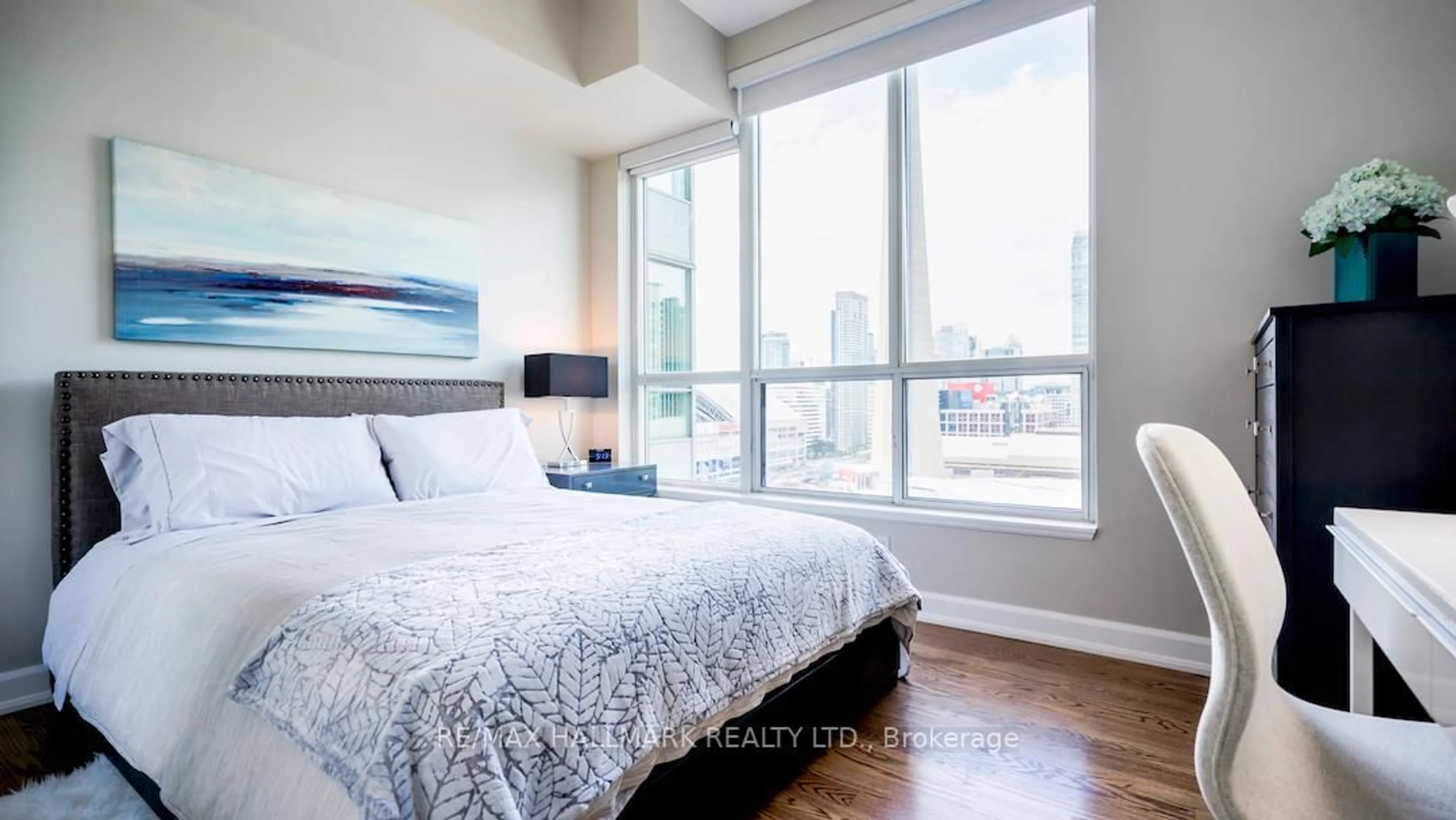 Bedroom with bed, unknown for 230 Queens Quay #2525, Toronto Ontario M5J 2Y7